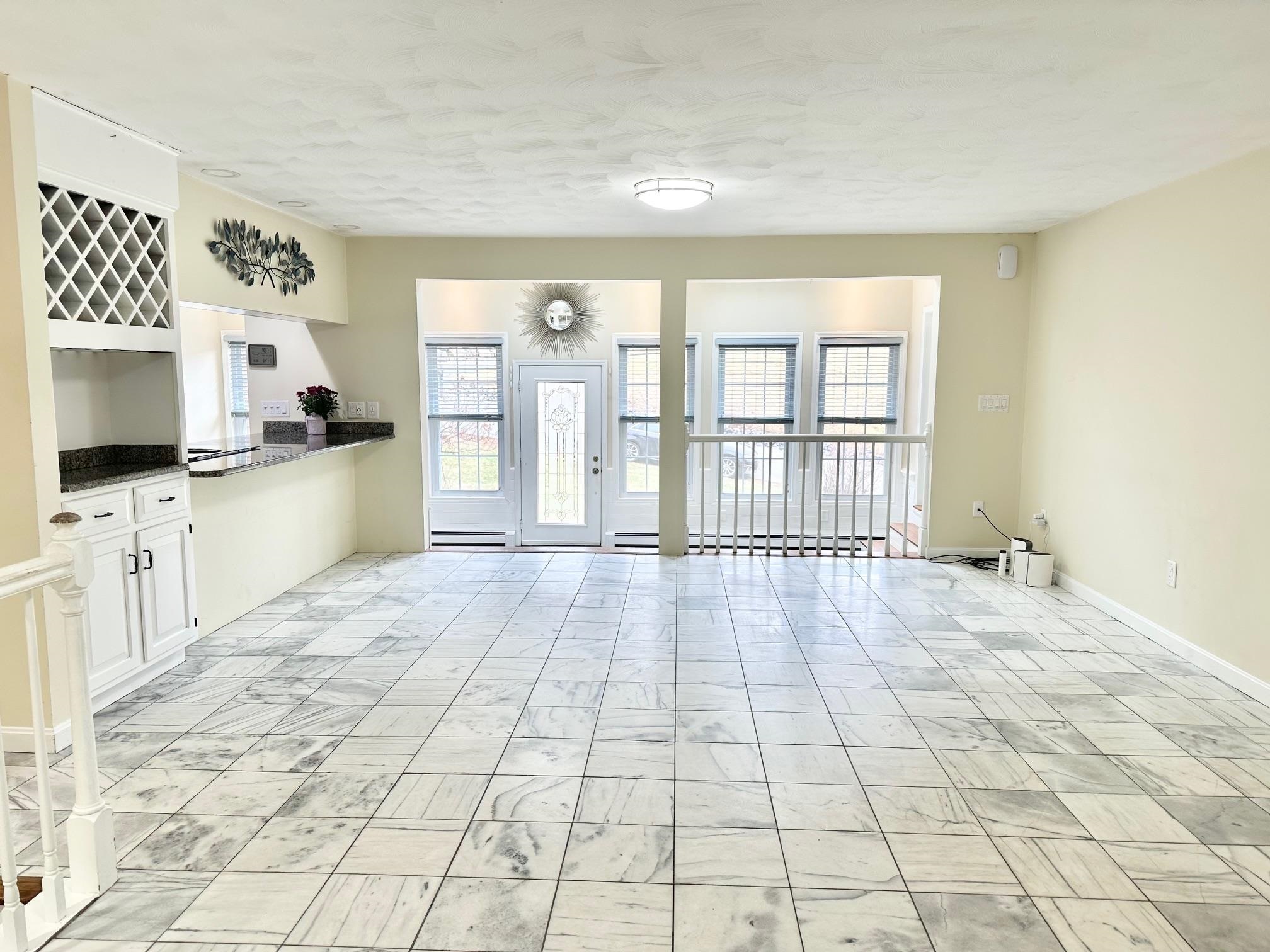 7 Rainbow Dr, Goffstown, NH 03045