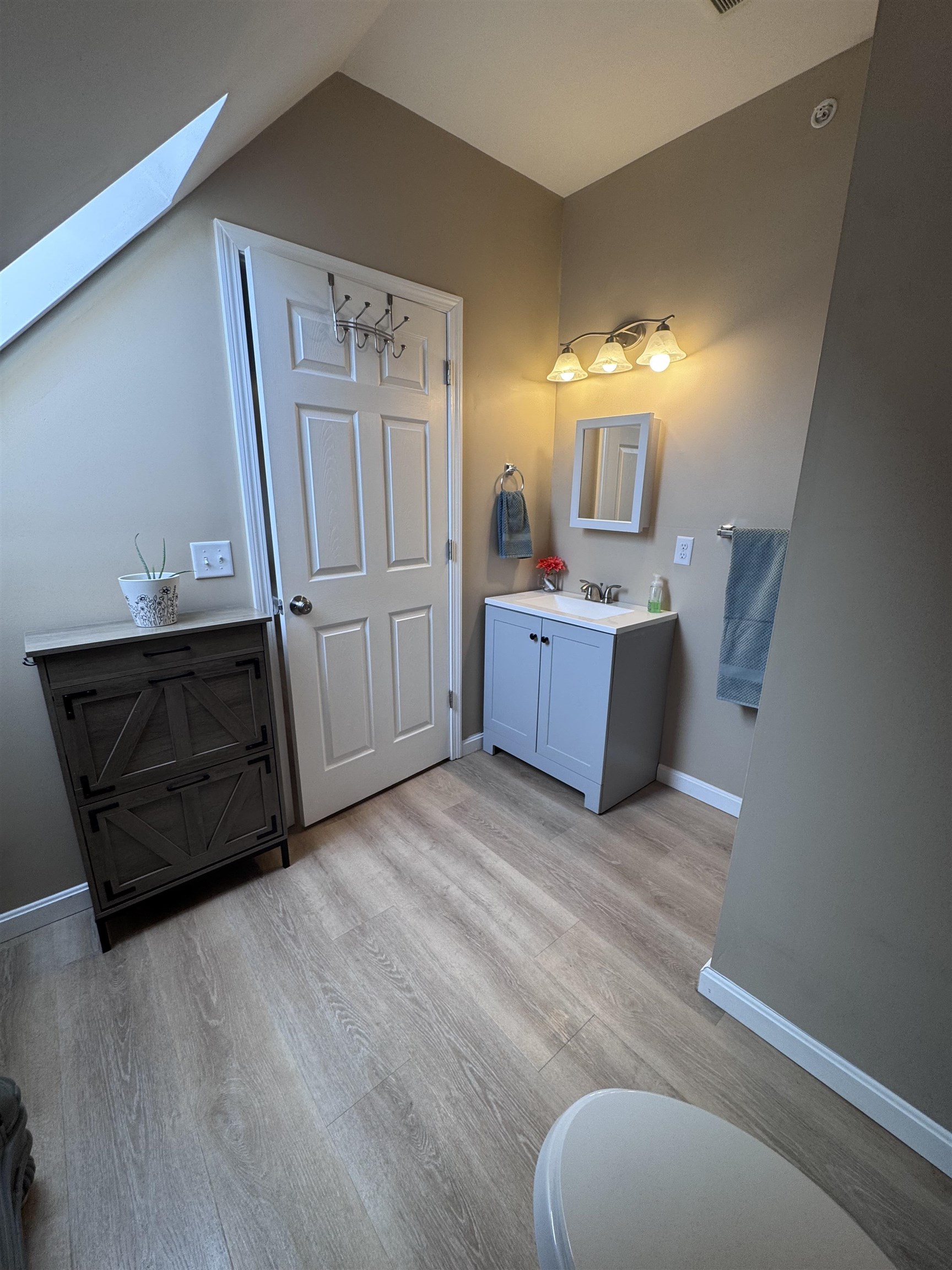 7 Jackson St, Rochester, NH 03867