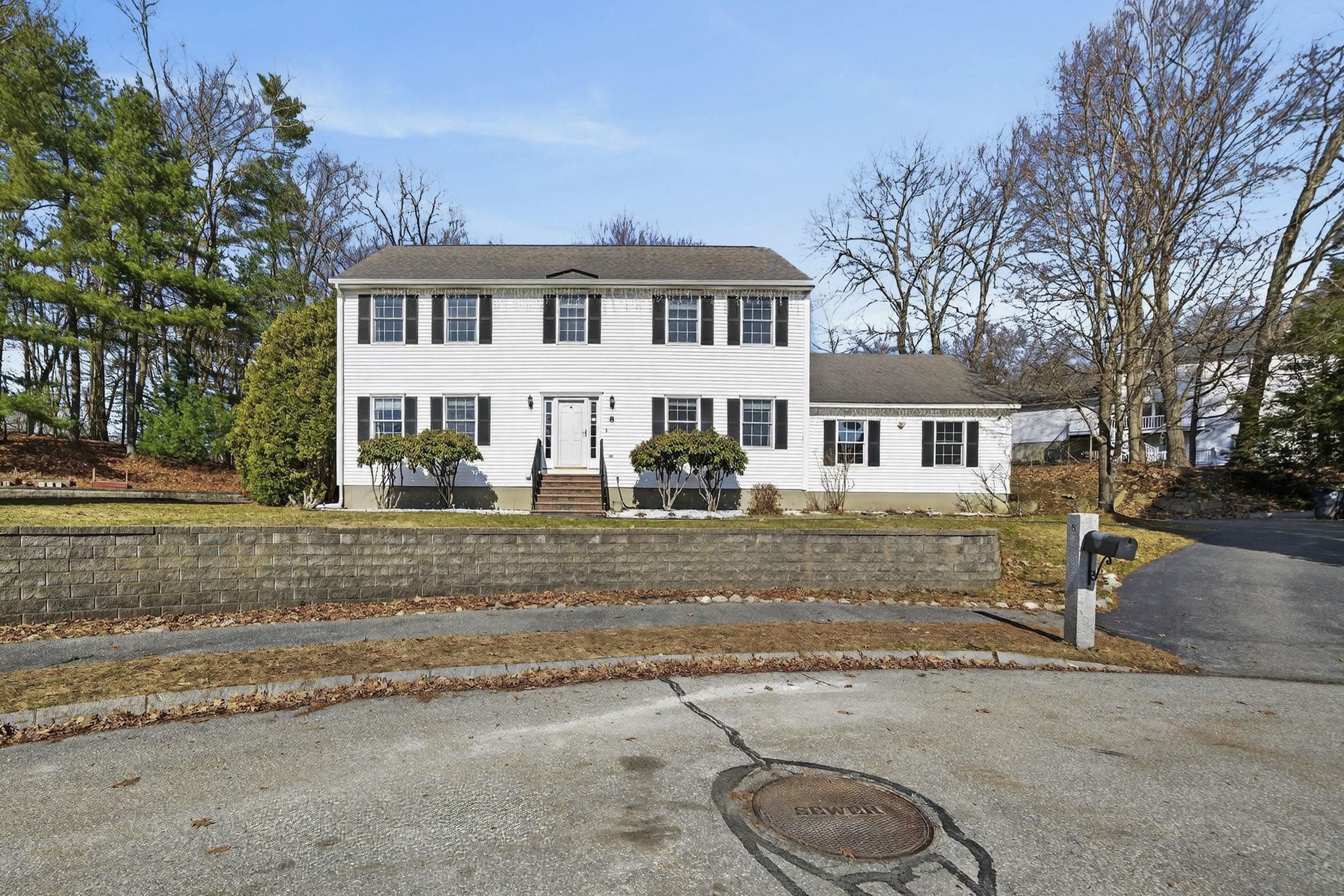 8 Katie Ln, Nashua, NH 03060