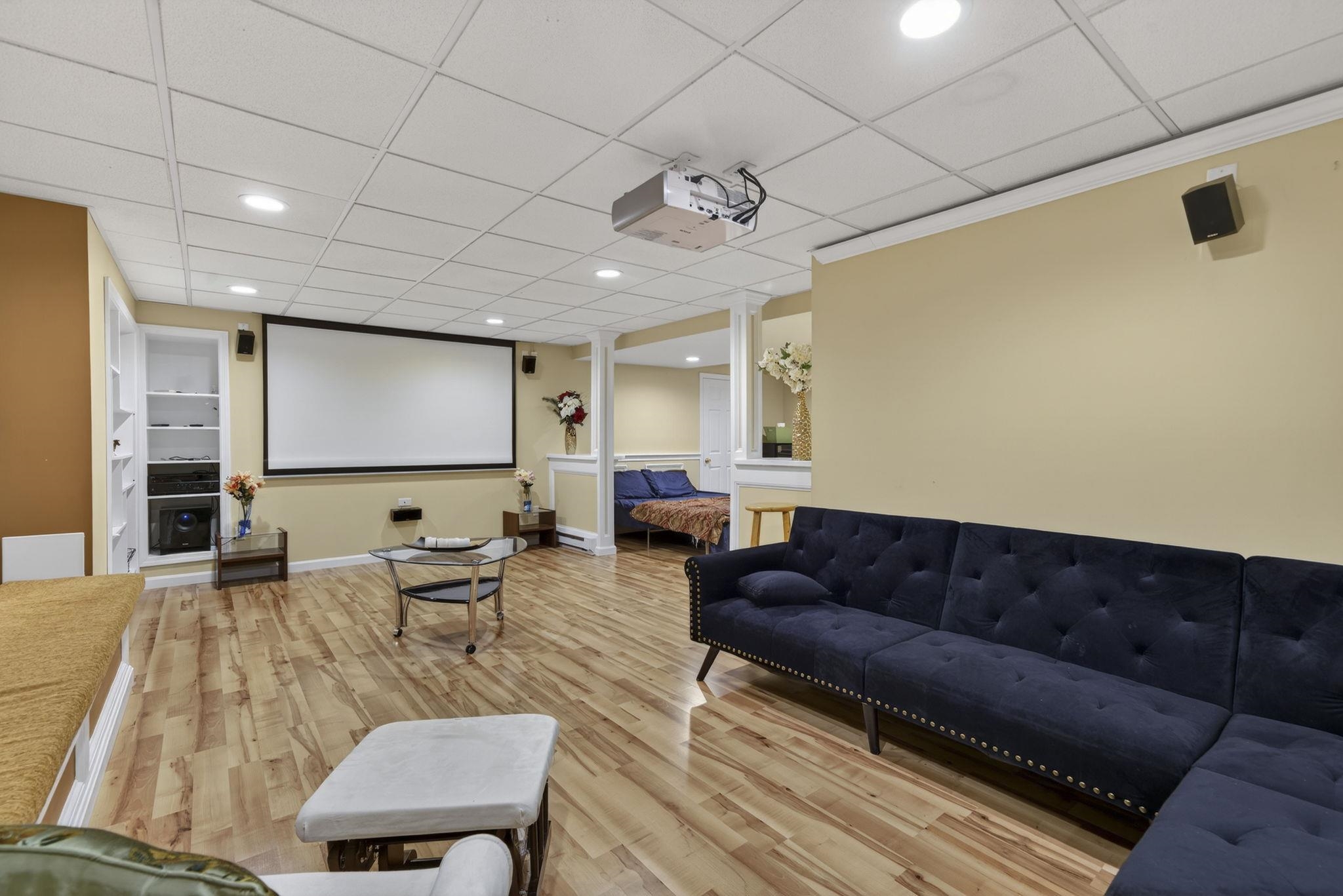 8 Katie Ln, Nashua, NH 03060