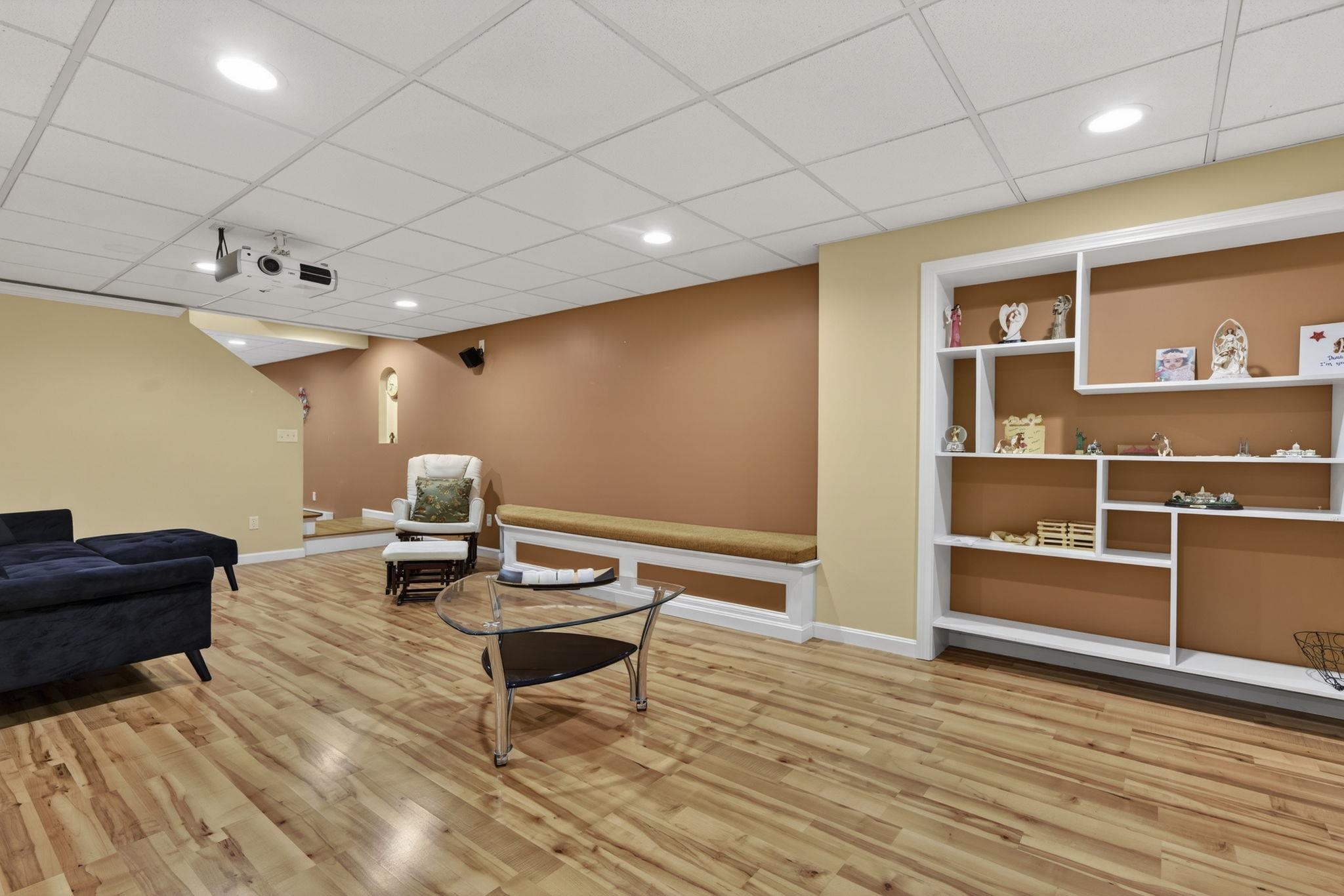 8 Katie Ln, Nashua, NH 03060