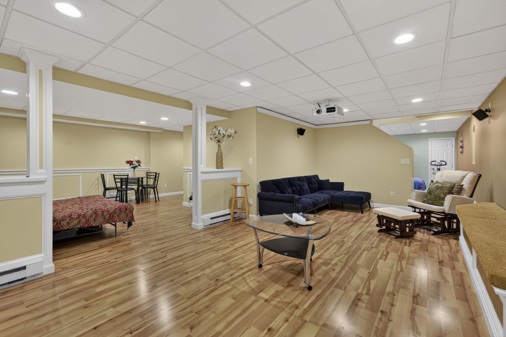 8 Katie Ln, Nashua, NH 03060