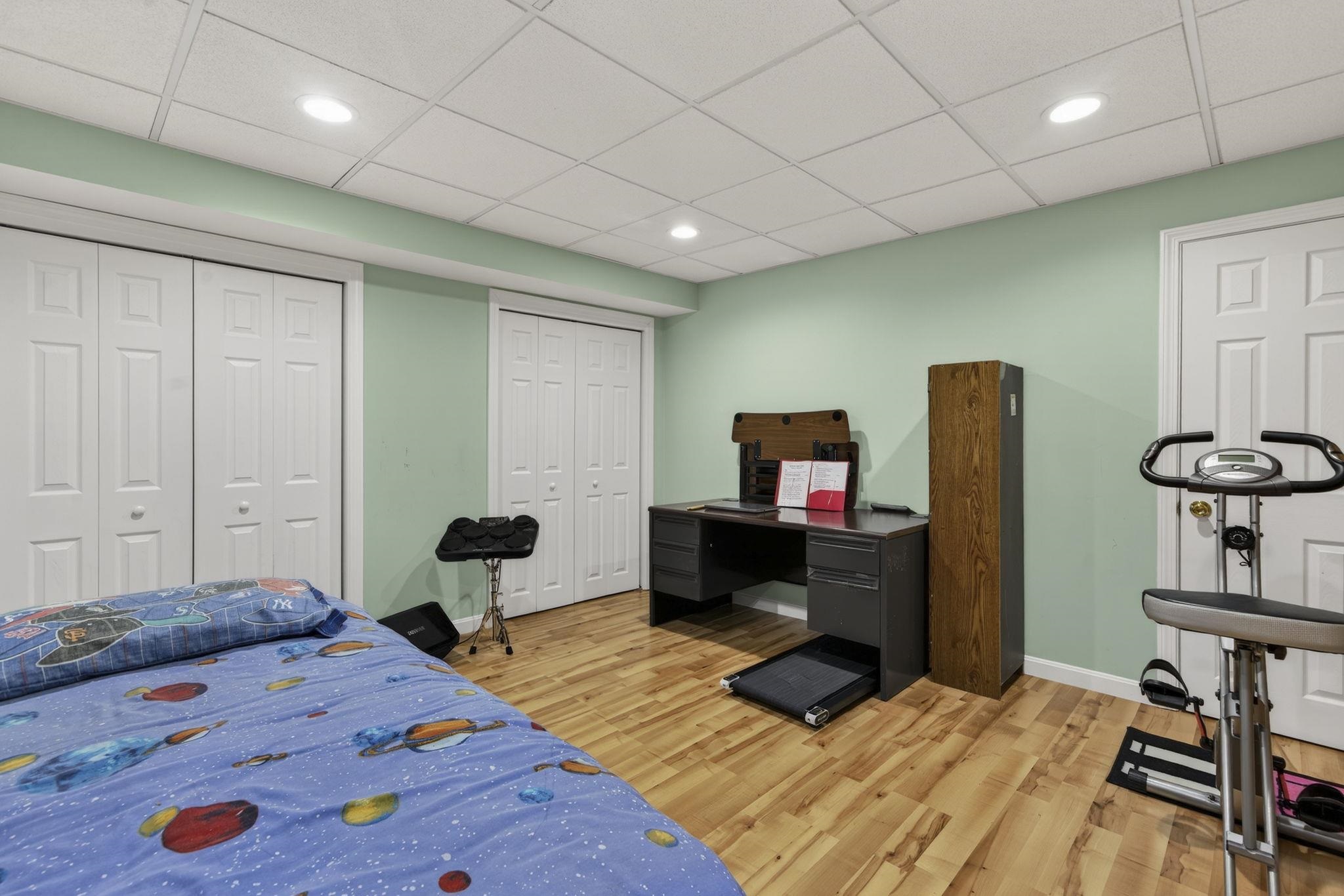 8 Katie Ln, Nashua, NH 03060