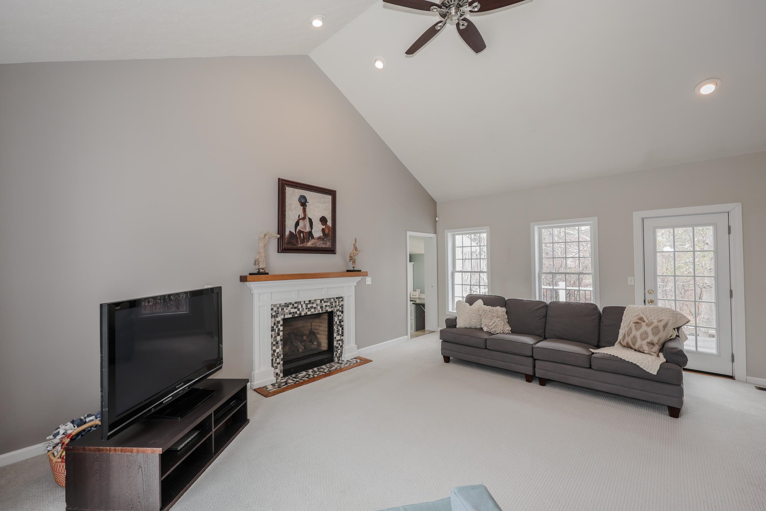 1 Greenfield Pw, Bedford, NH 03110