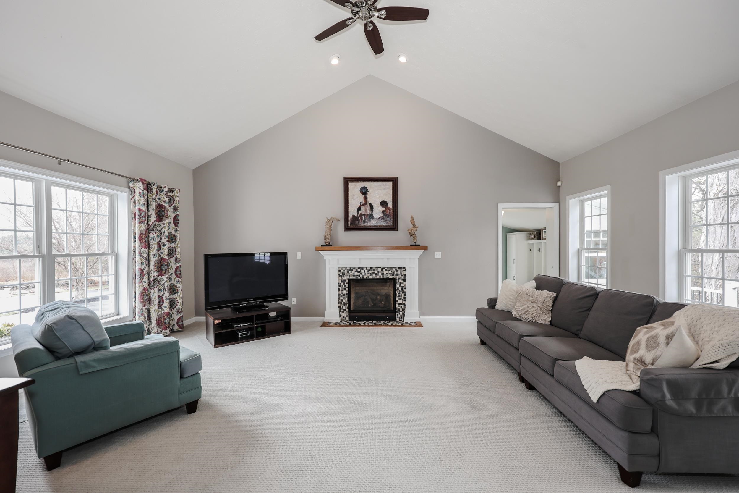 1 Greenfield Pw, Bedford, NH 03110