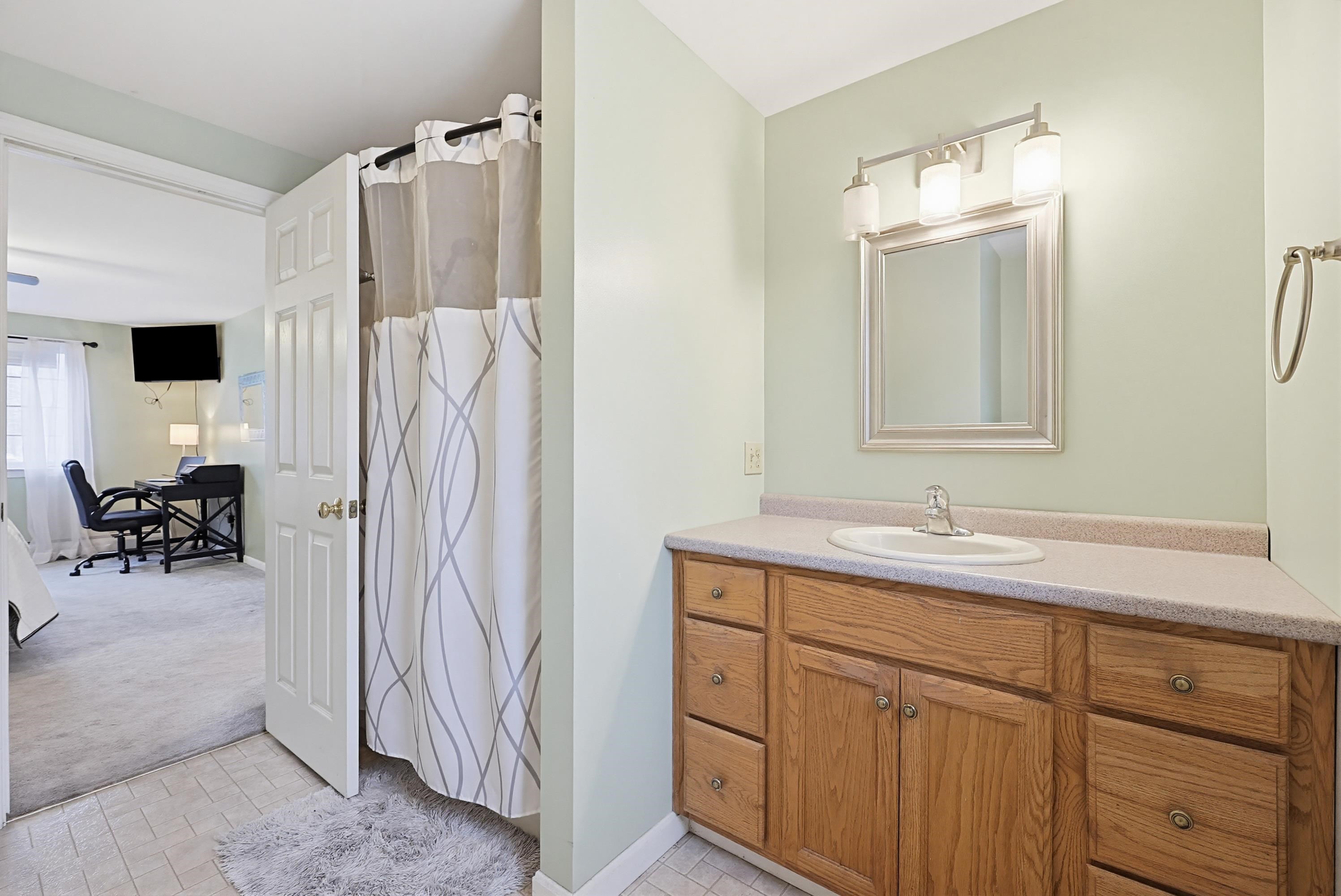 19 Rouleau Dr, Somersworth, NH 03878