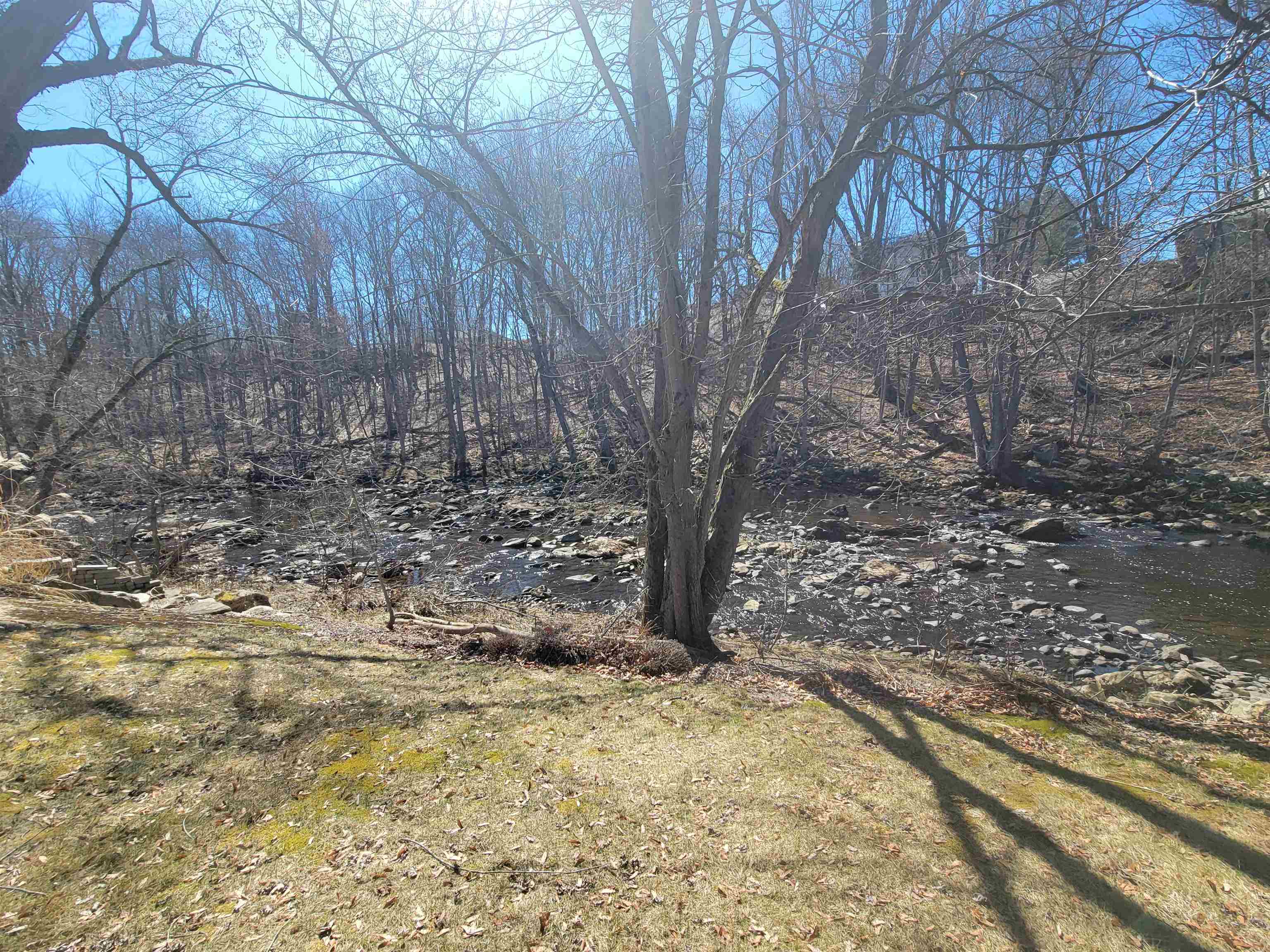 8 Mill Falls Rd, Pembroke, NH 03275