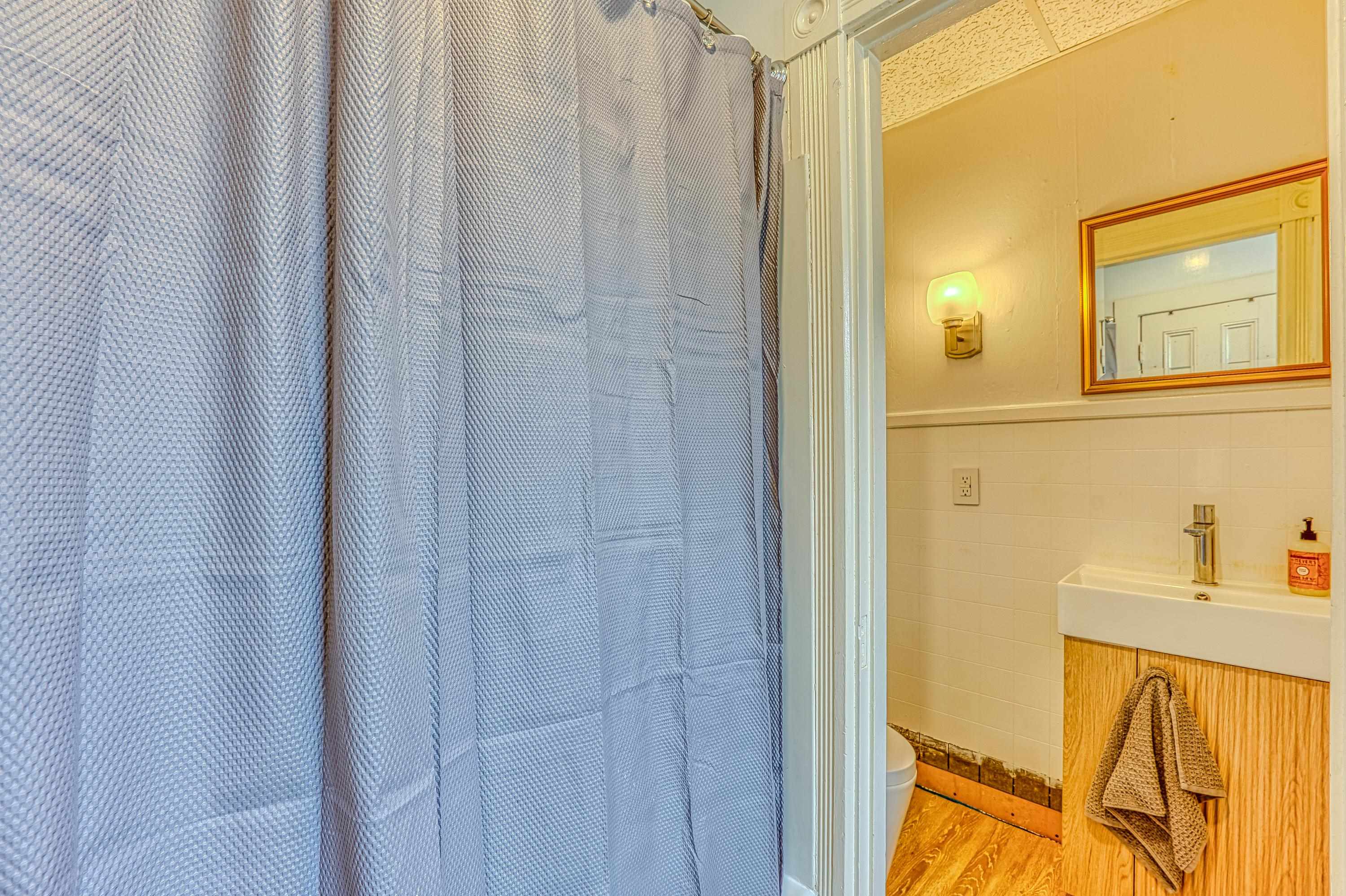 54 Highland St, Plymouth, NH 03264