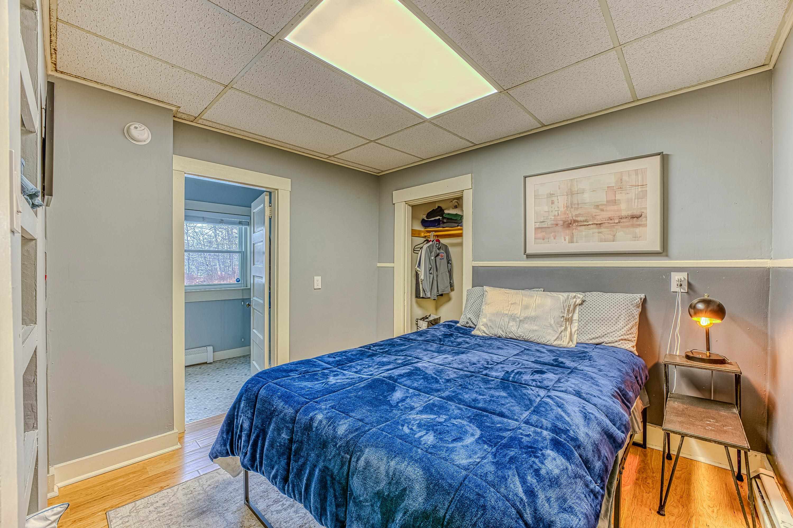 Unit B/2-Bedroom w/ closet and ensuite bath