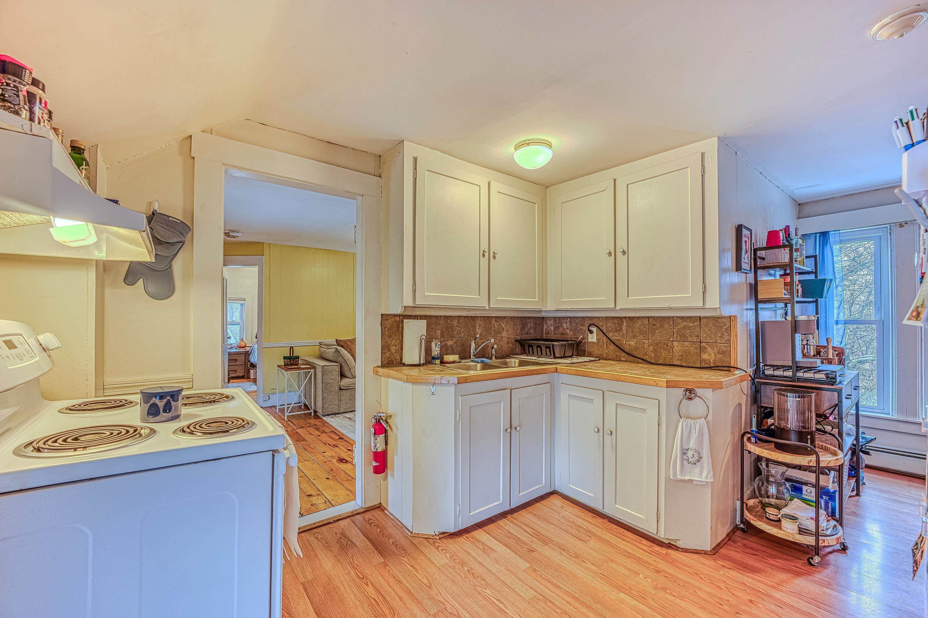 Unit A/1- Plenty of cabinet space