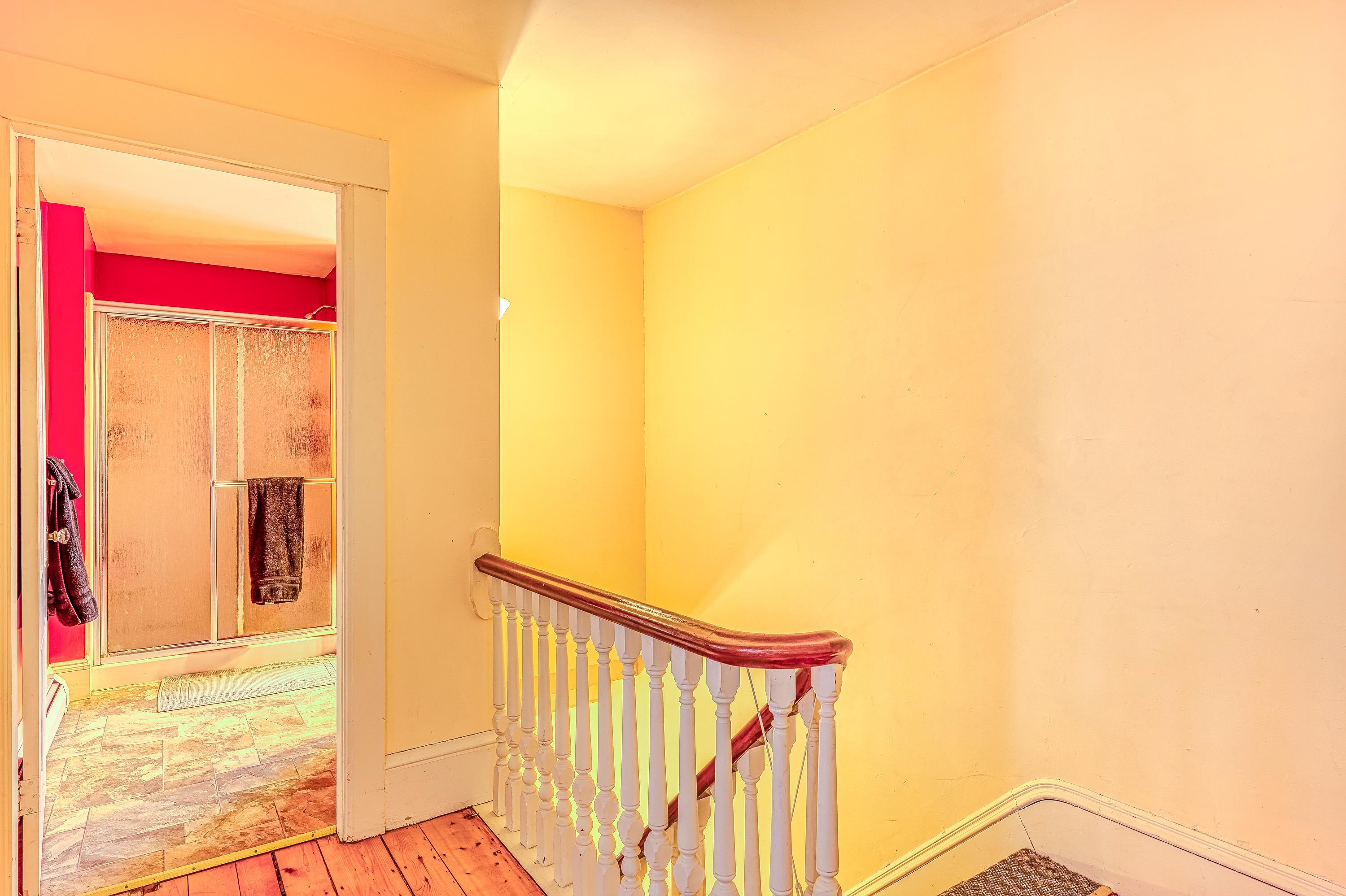 Unit D/4-Top of stairs bathroom in hall