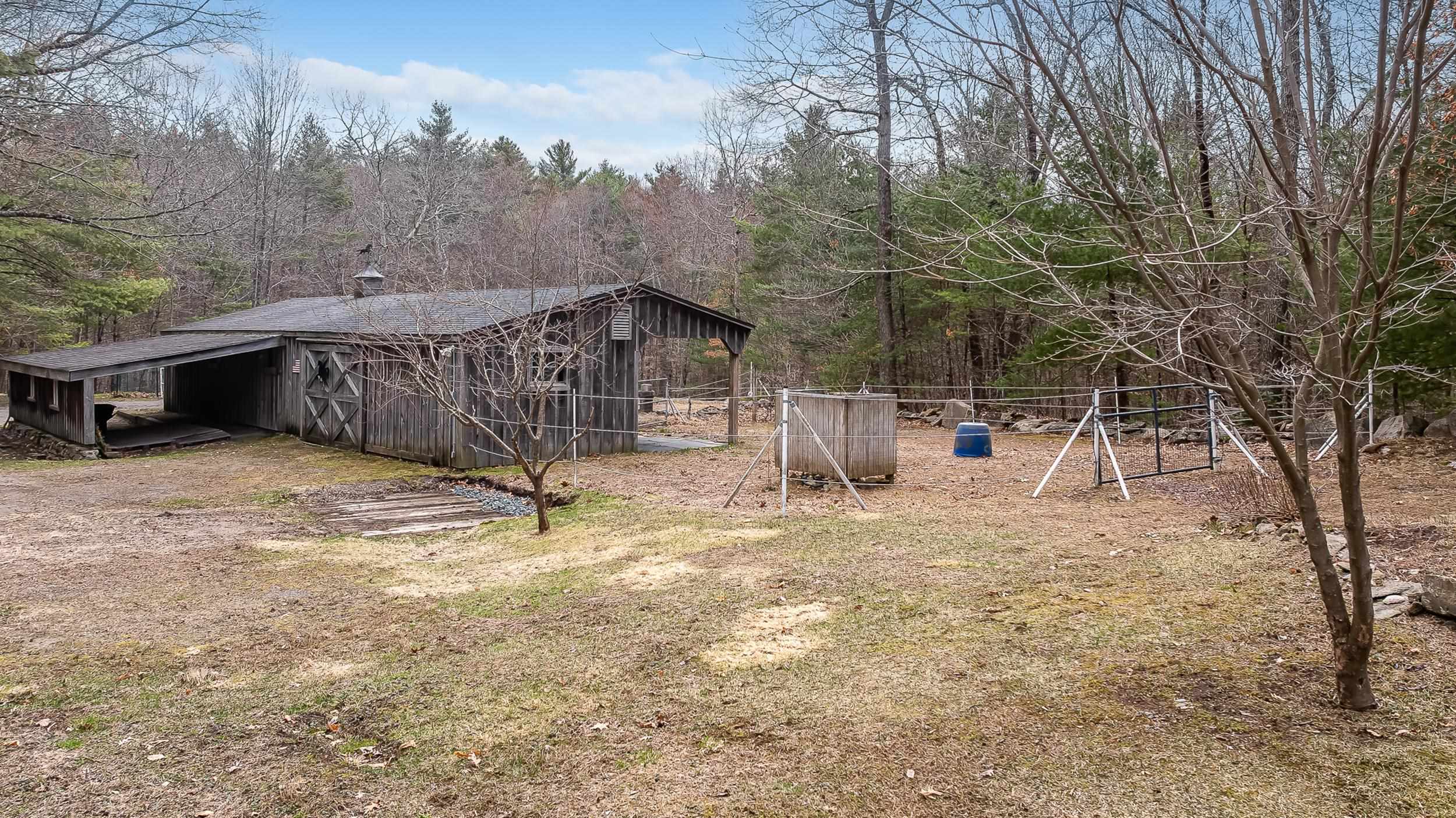 155 Chase Rd, South Hampton, NH 03827