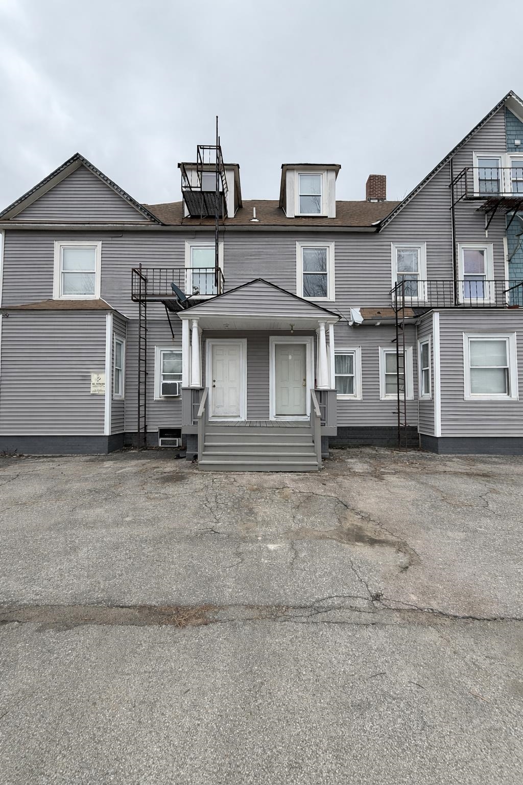 3 Amory St, Nashua, NH 03060