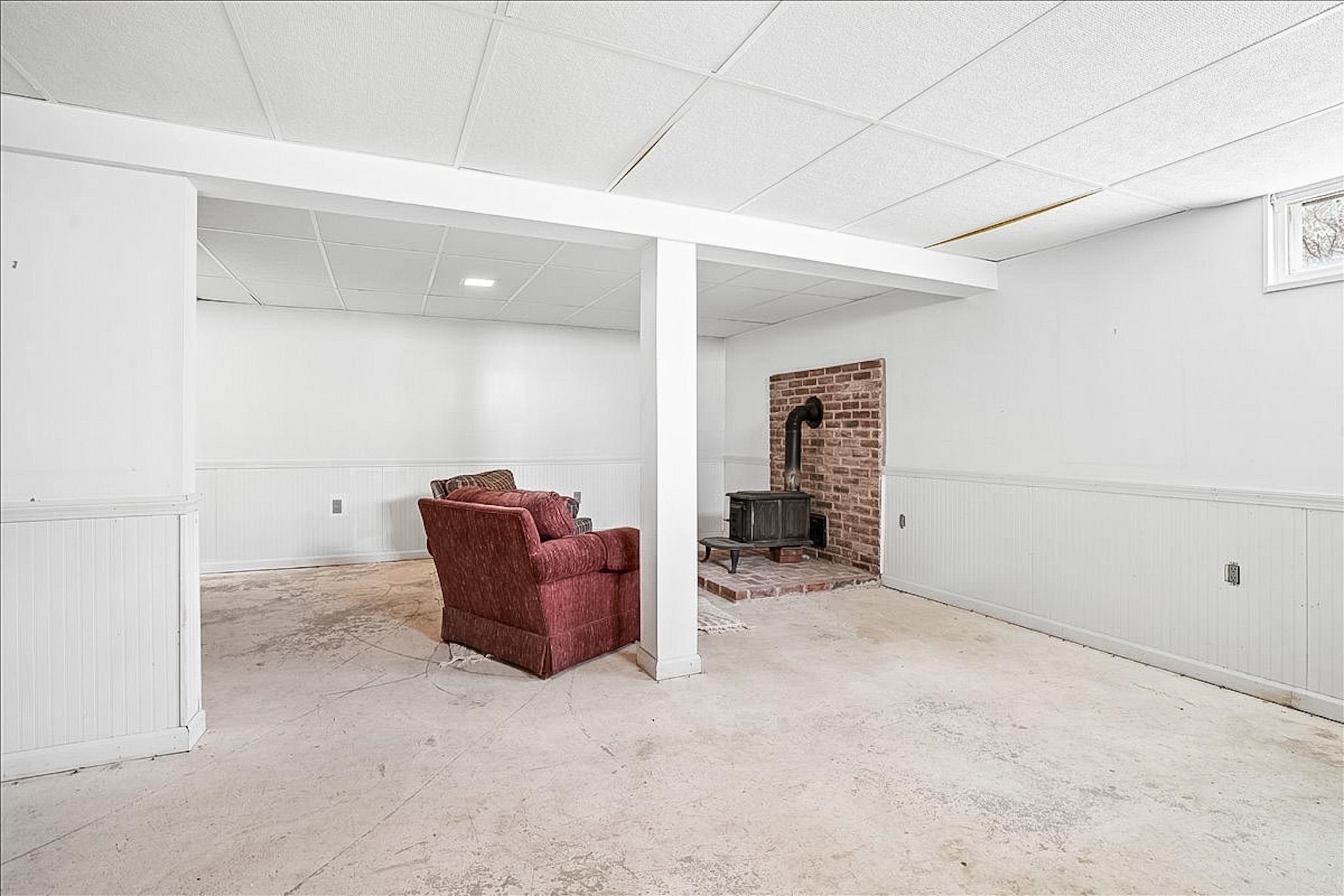 13 Karen Rd, Windham, NH 03087