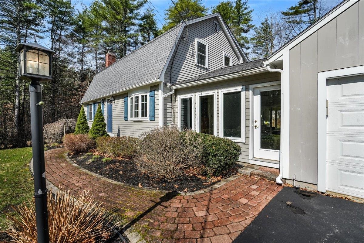 13 Karen Rd, Windham, NH 03087