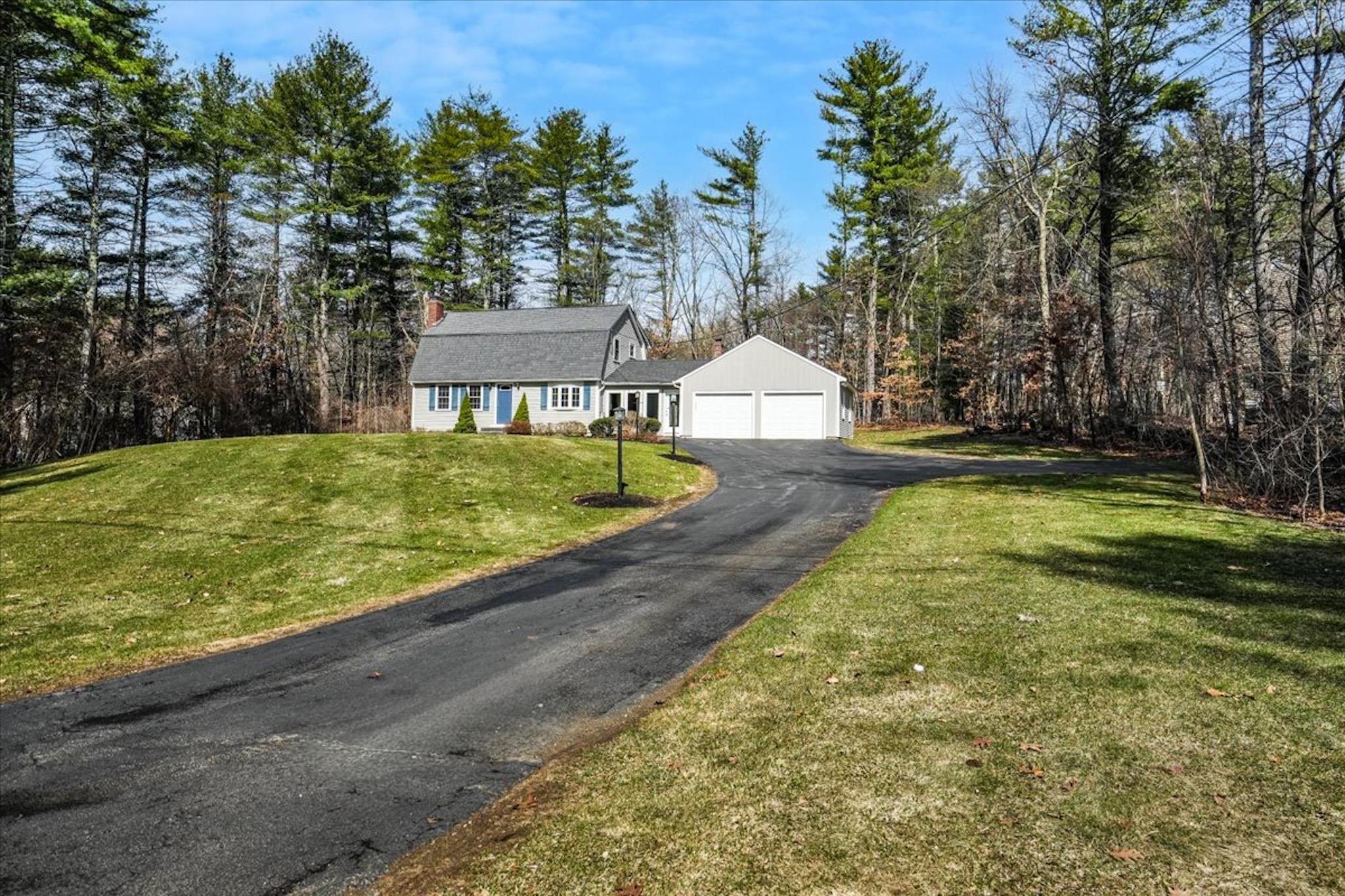 13 Karen Rd, Windham, NH 03087