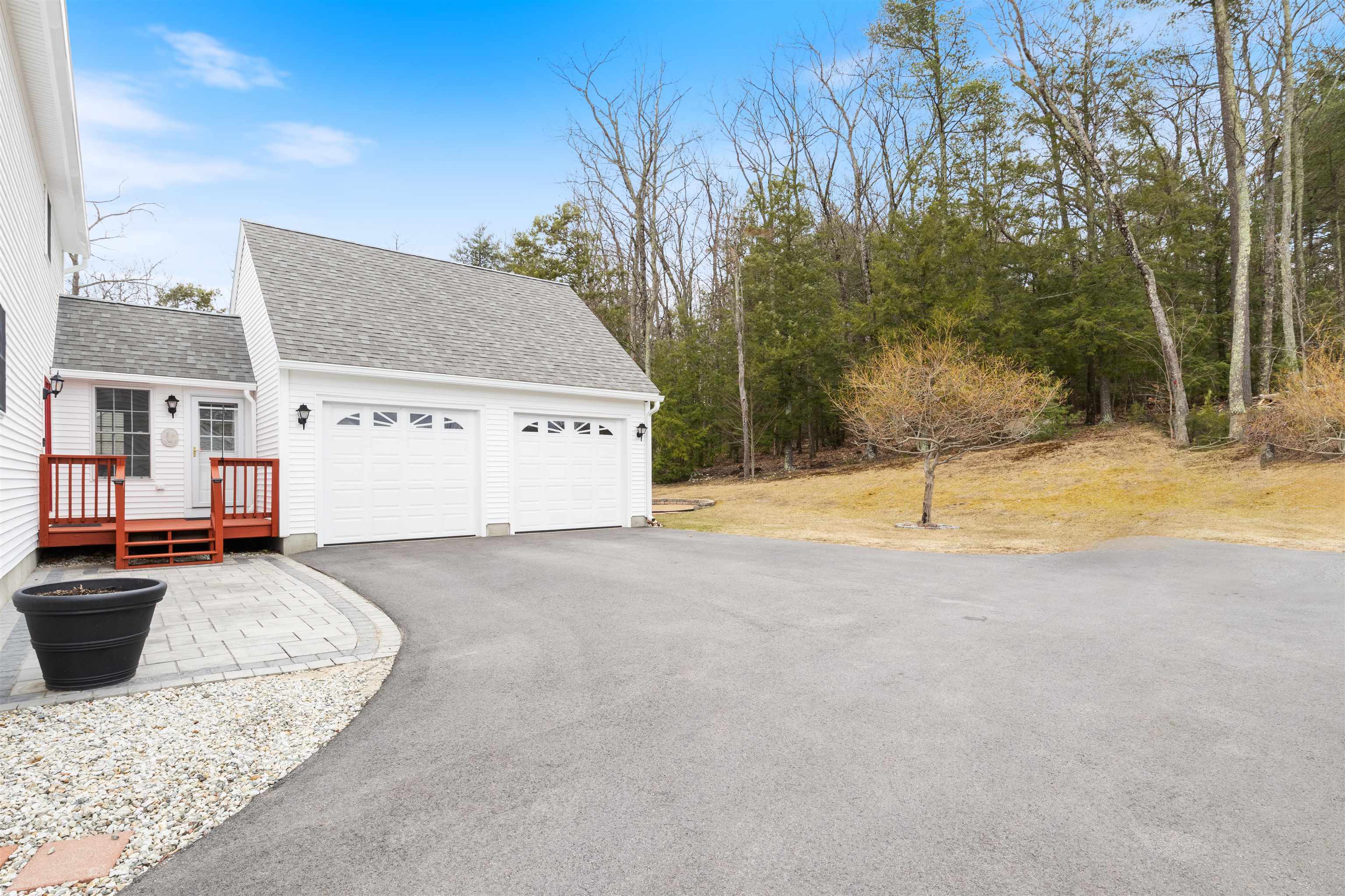 6 Lee An Dr, Milford, NH 03055