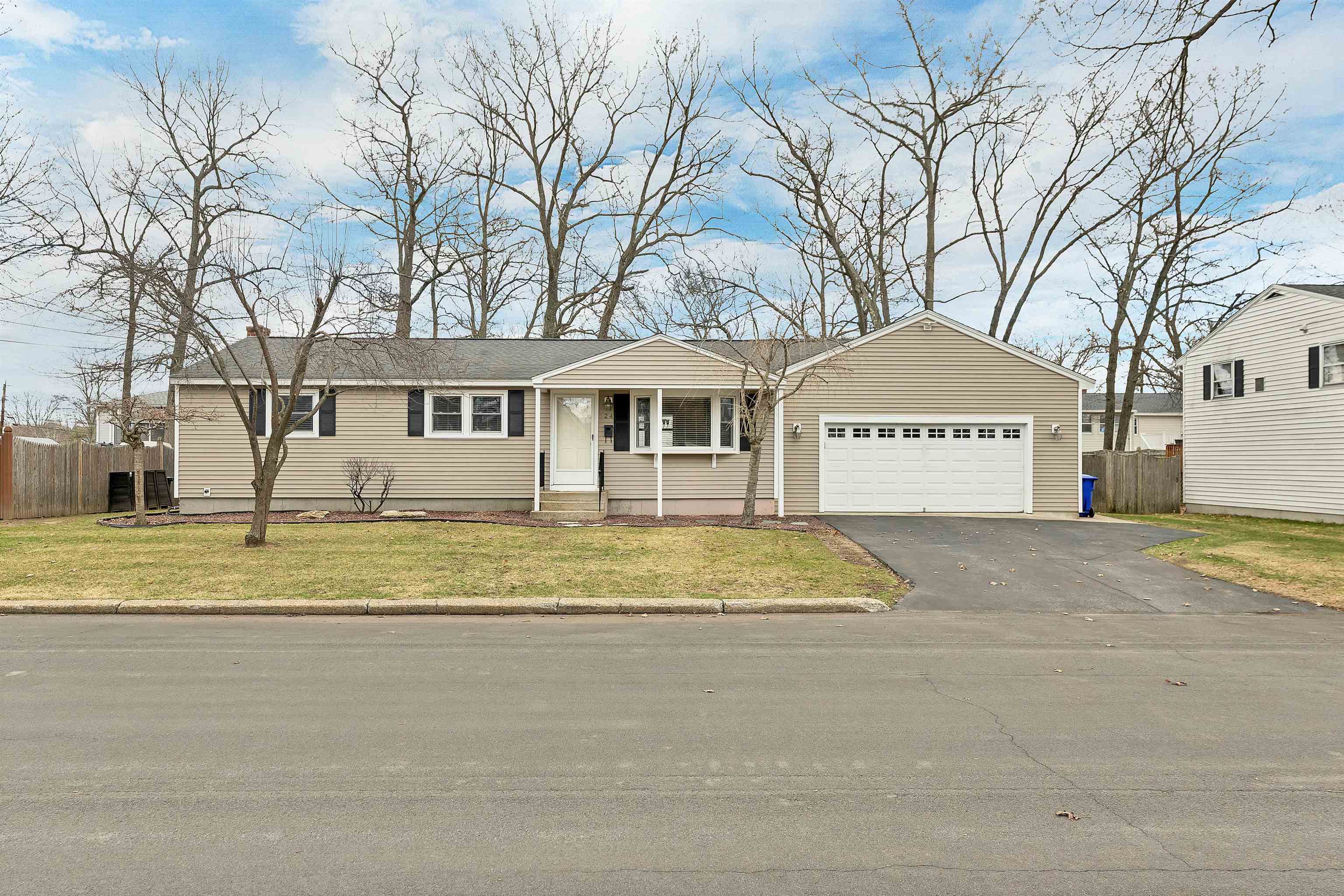 24 Healion St, Manchester, NH 03109