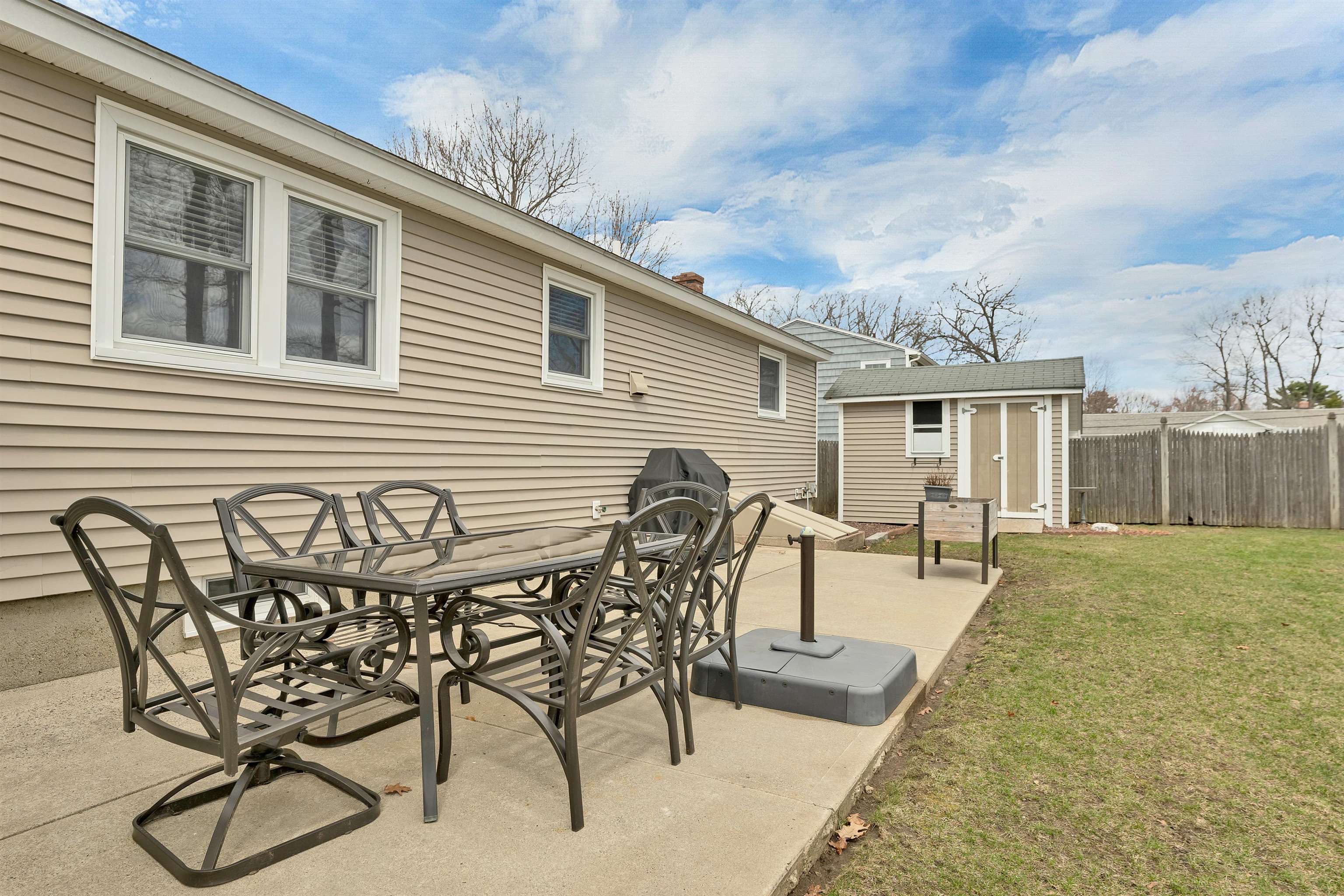 24 Healion St, Manchester, NH 03109