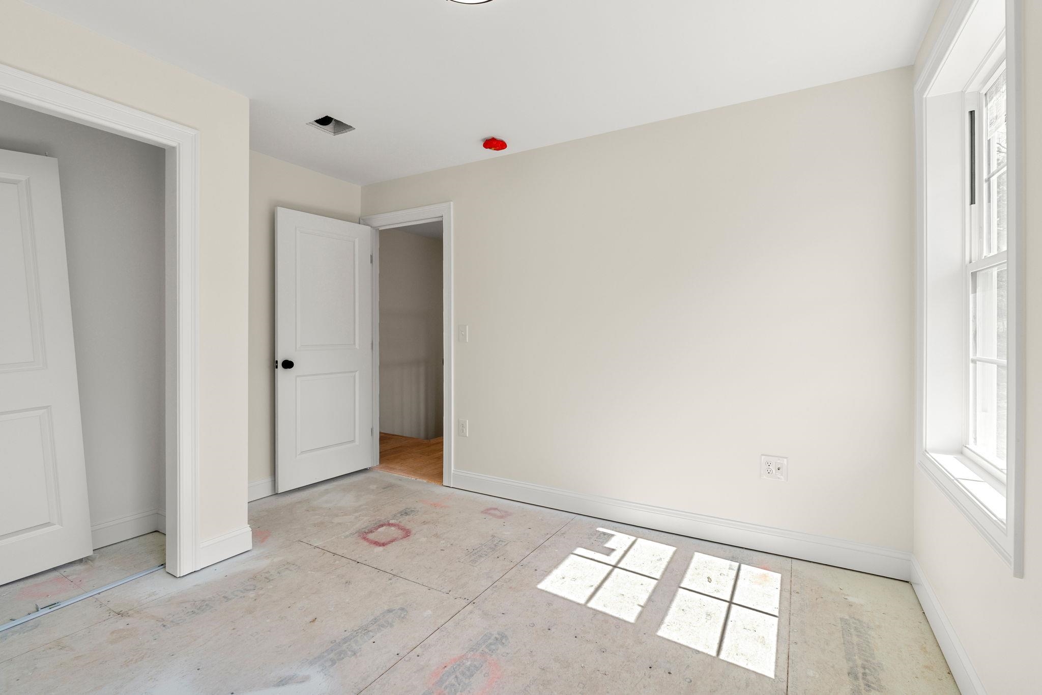 10 Blaisdell Ct, Raymond, NH 03077