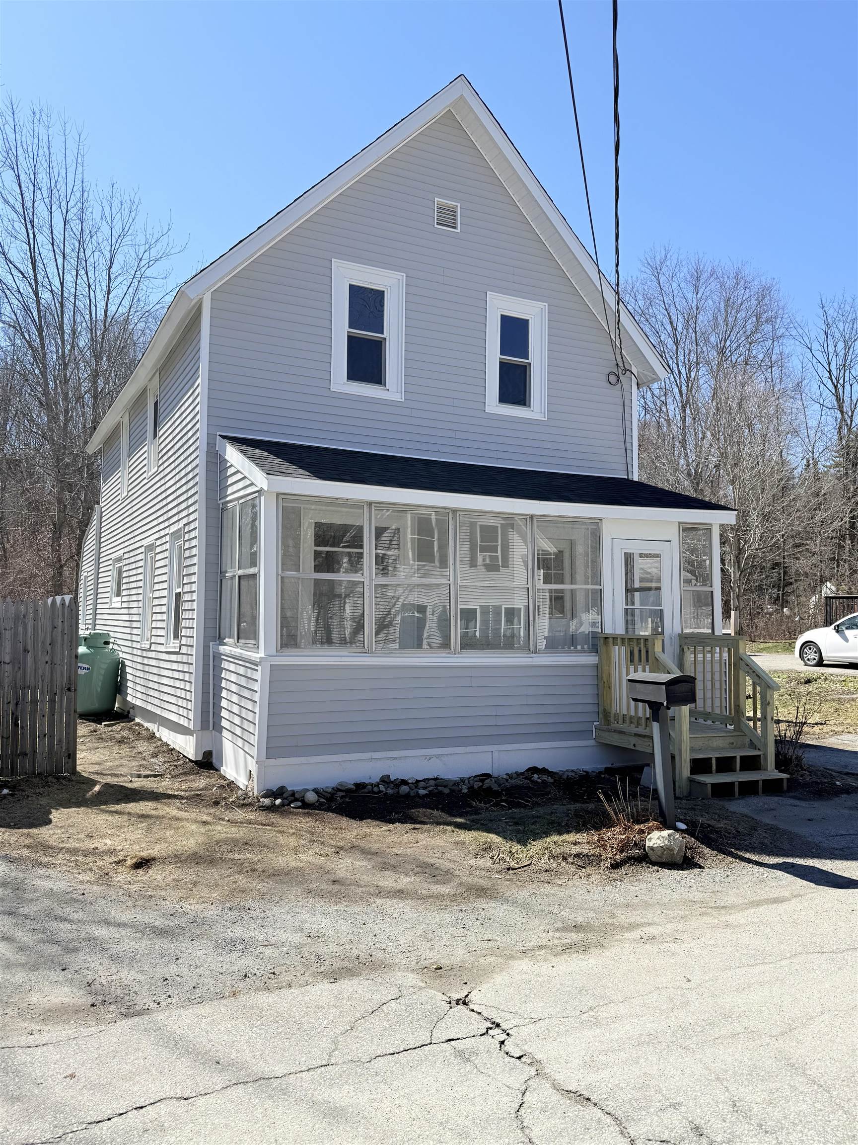 8 Holman St, Hillsborough, NH 03221