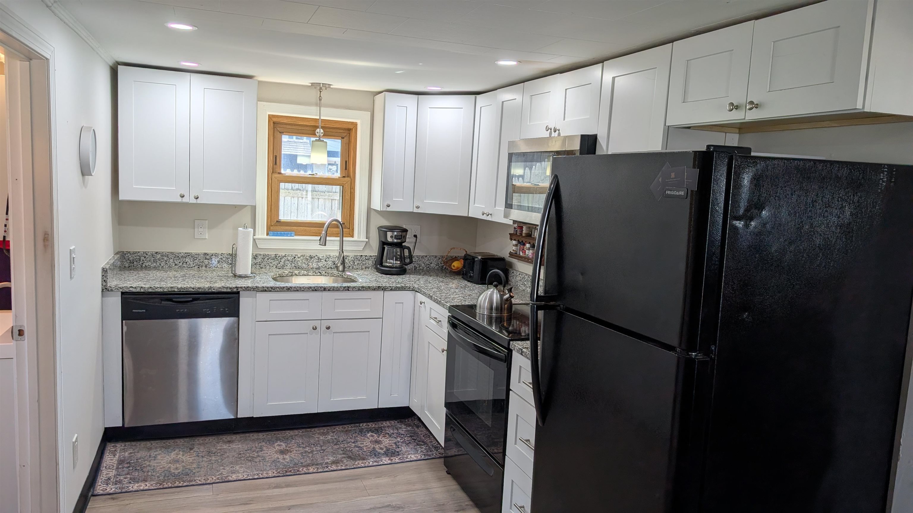 11 Bellevue St, Manchester, NH 03103