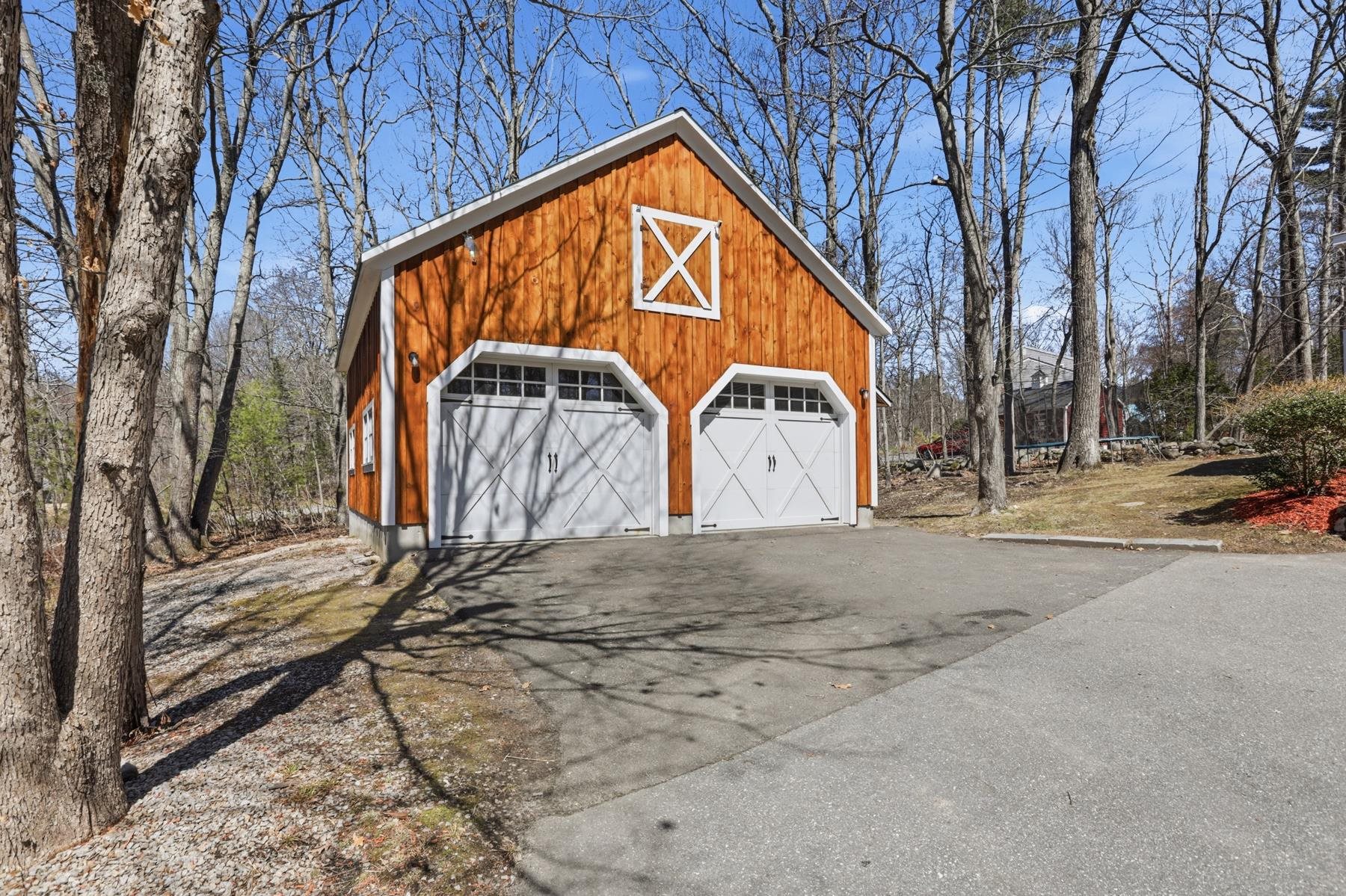 11 Elwood Rd, Derry, NH 03038