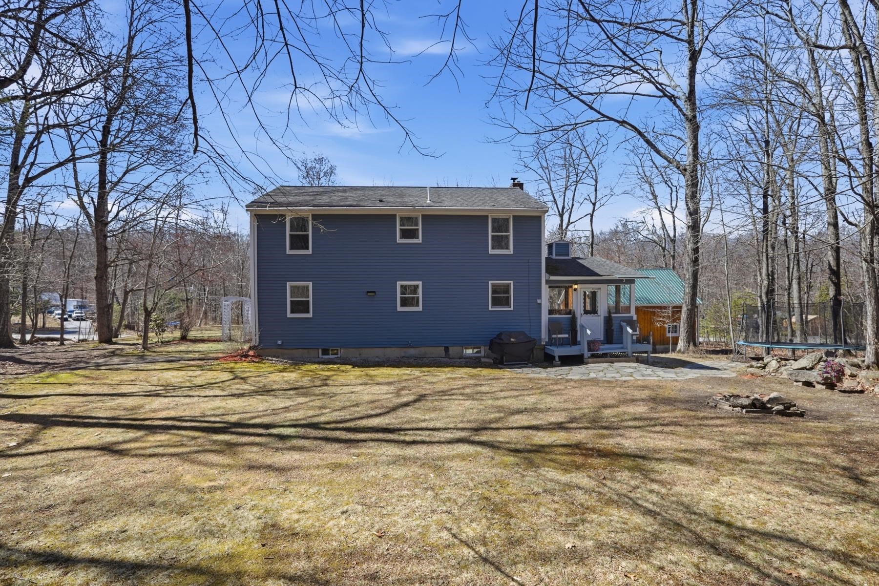 11 Elwood Rd, Derry, NH 03038