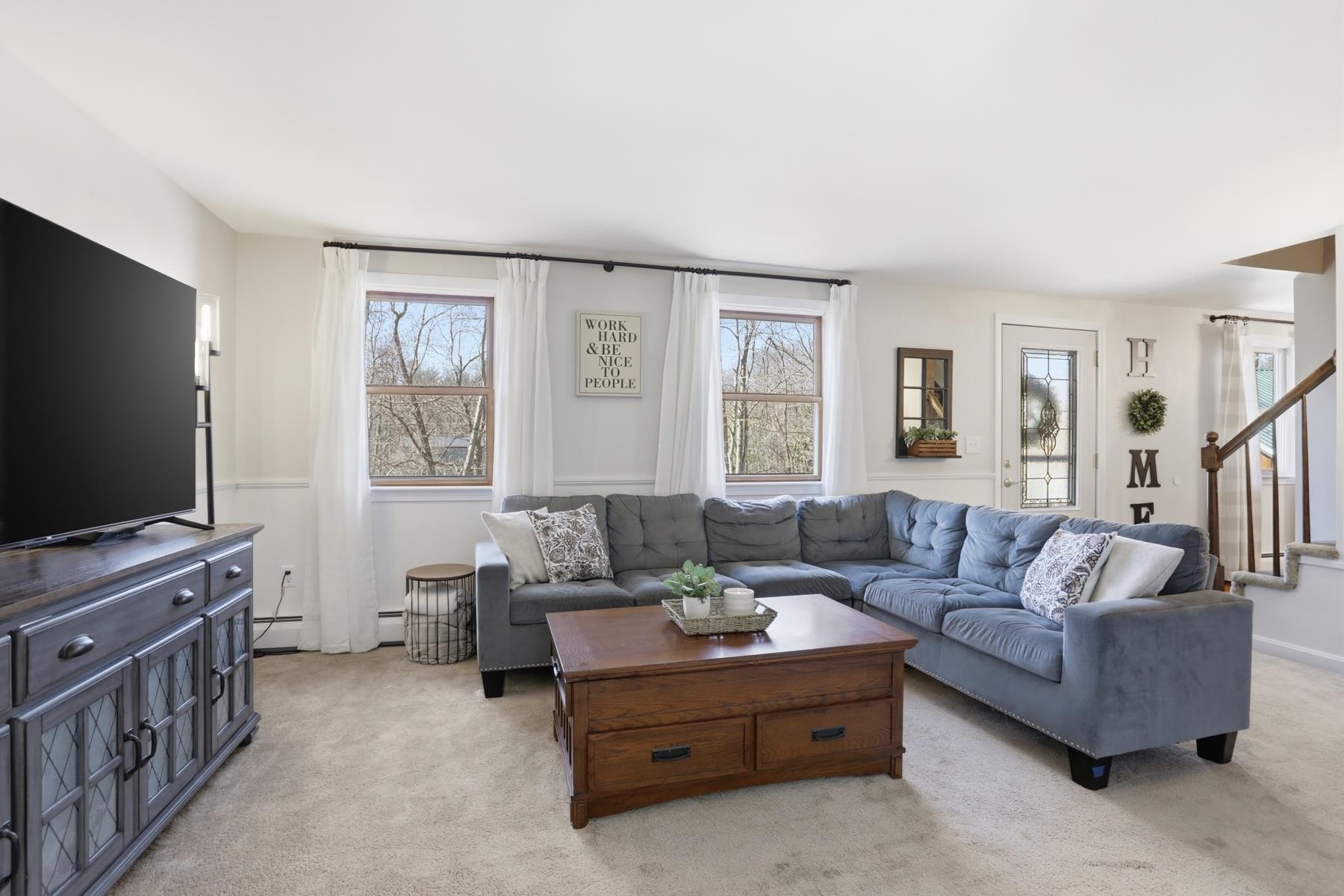 11 Elwood Rd, Derry, NH 03038