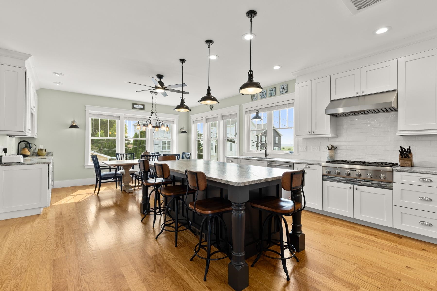 6 Cora Ave, Hampton, NH 03842