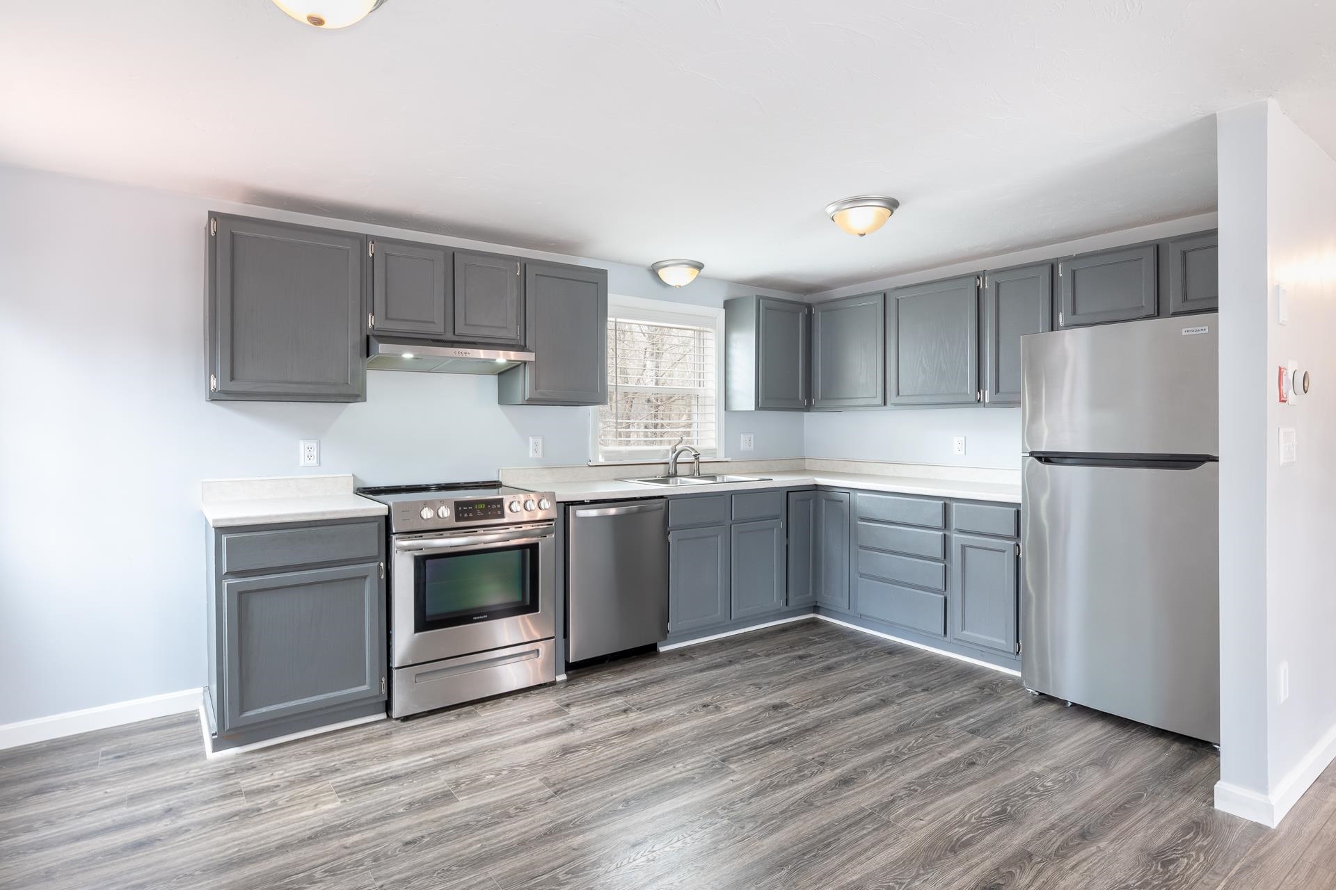 27 Spruce St, Laconia, NH 03246