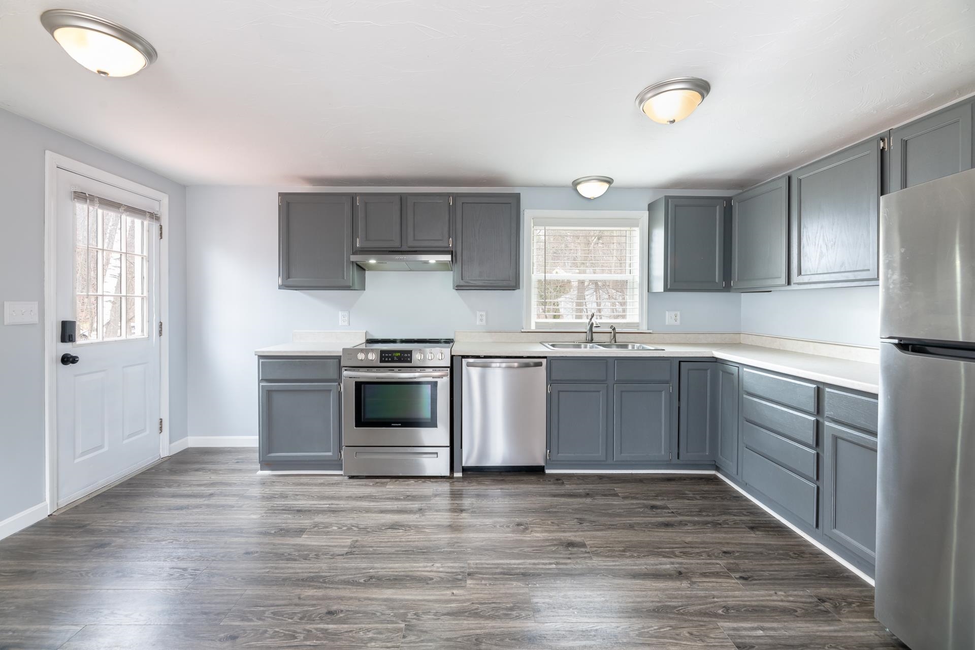 27 Spruce St, Laconia, NH 03246