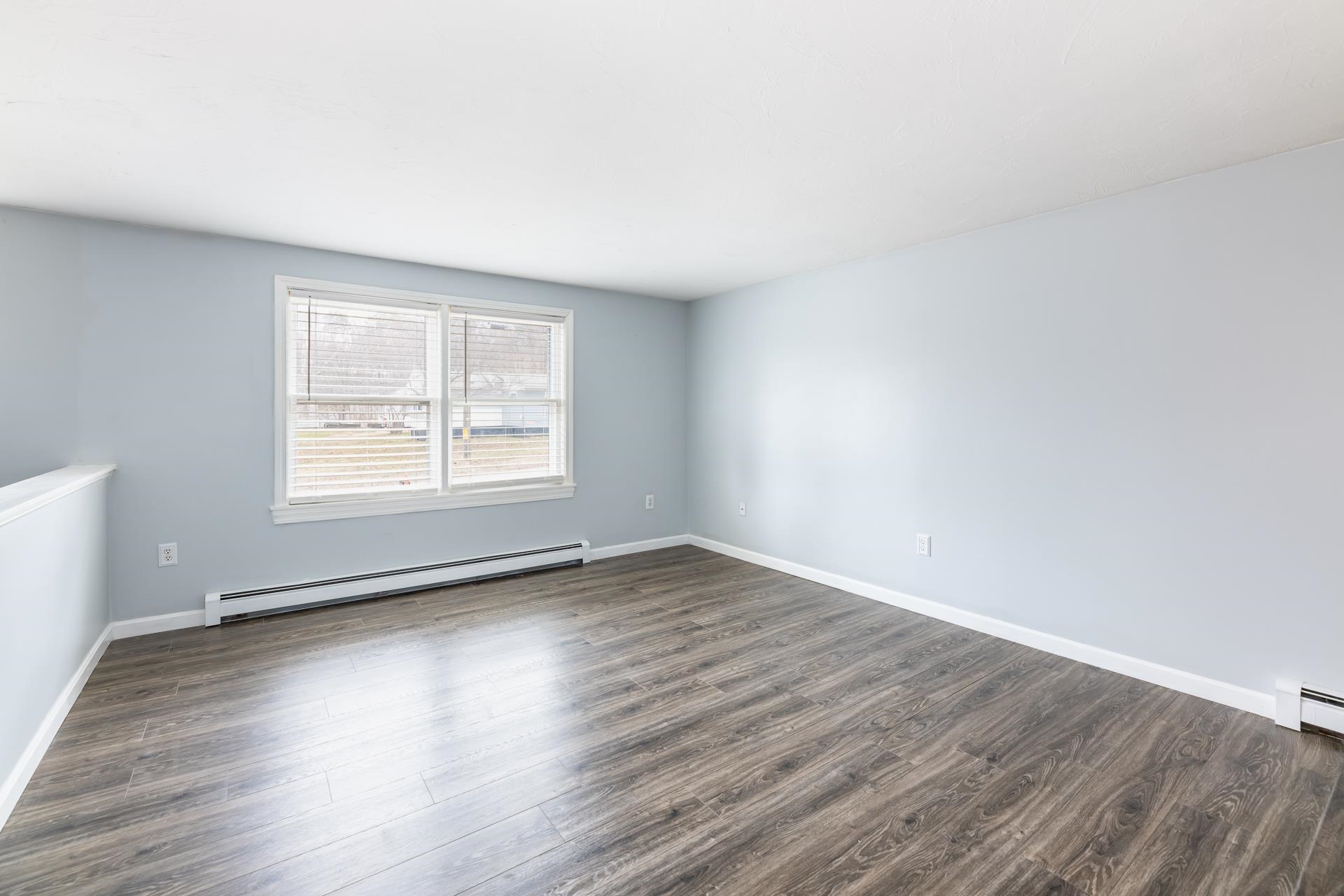 27 Spruce St, Laconia, NH 03246