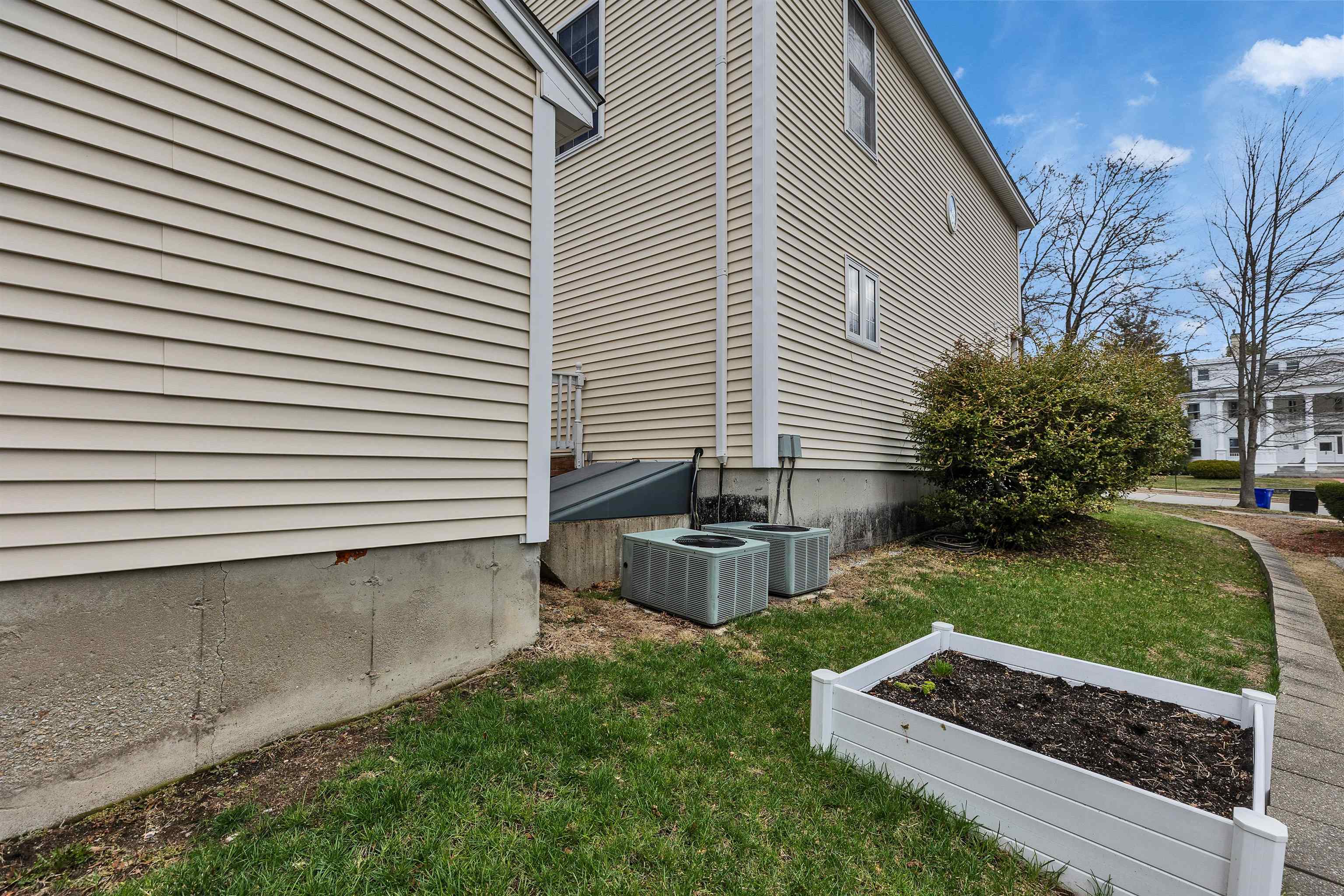 2246 Elm St, Manchester, NH 03104