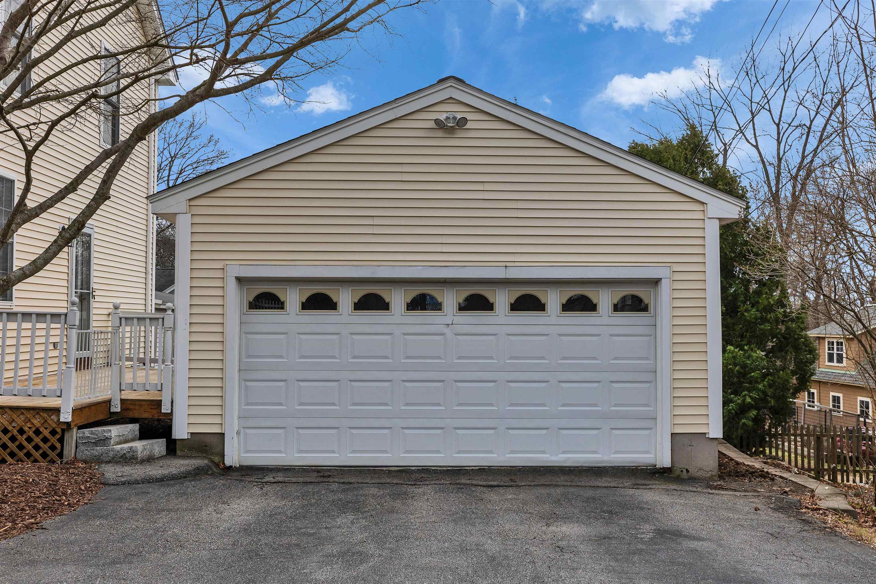 2246 Elm St, Manchester, NH 03104