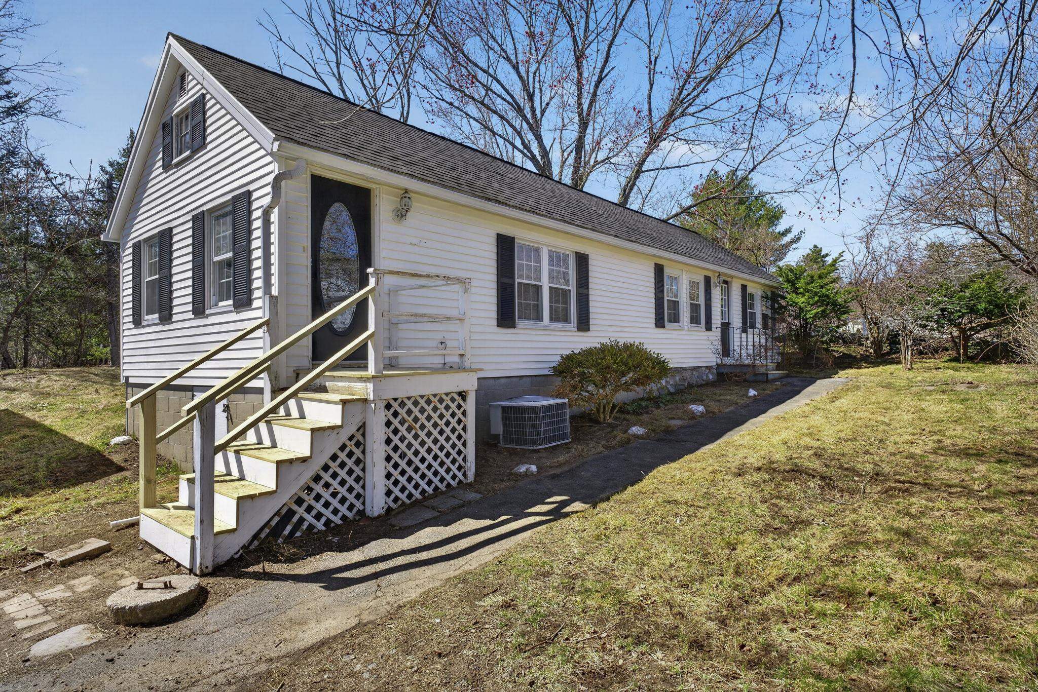 228 Main St, Hampstead, NH 03841