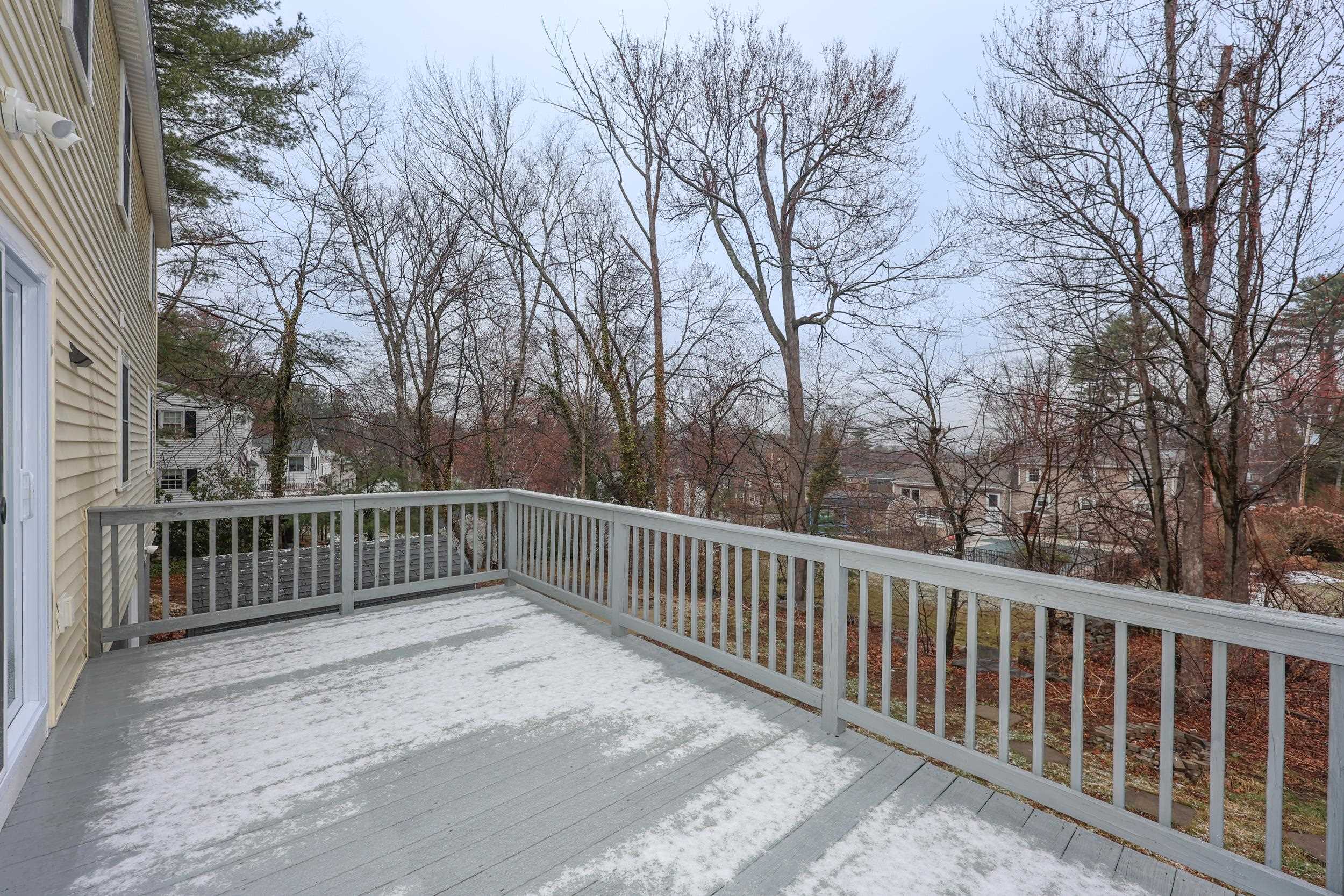 29 Nightingale Rd, Nashua, NH 03062