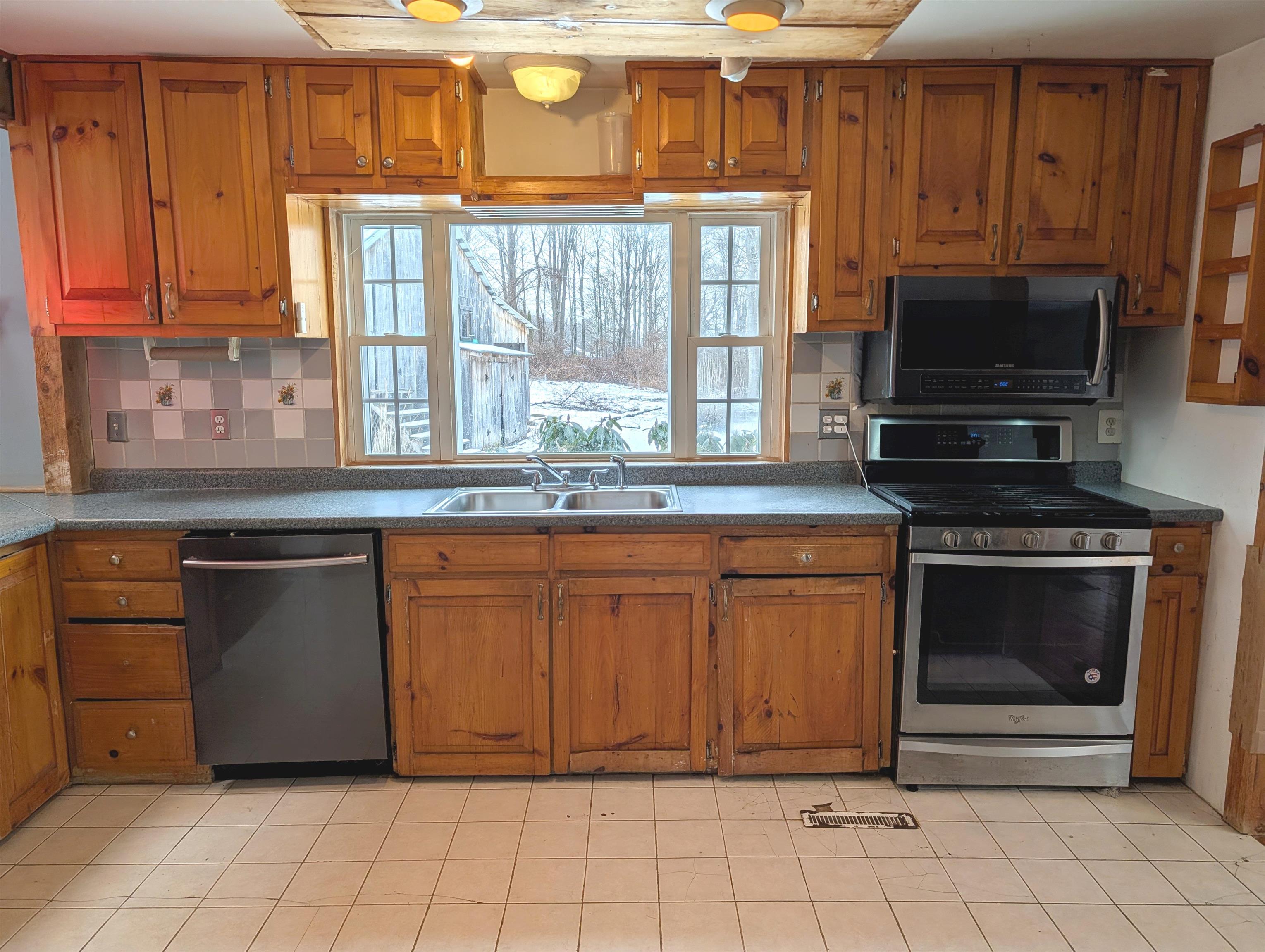 352 South Sugar Hill Rd, Weare, NH 03281