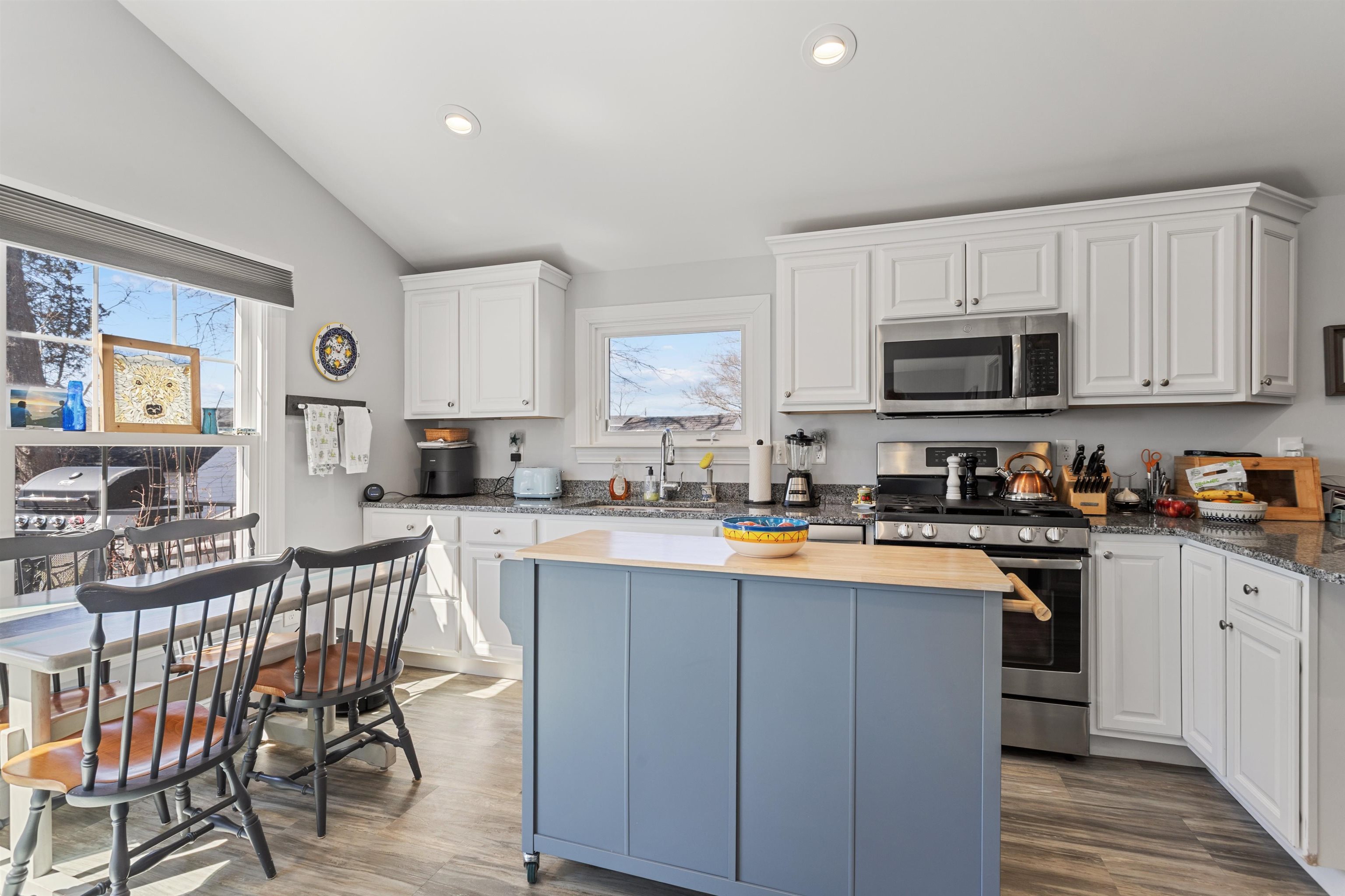 523 Winnacunnet Rd, Hampton, NH 03842