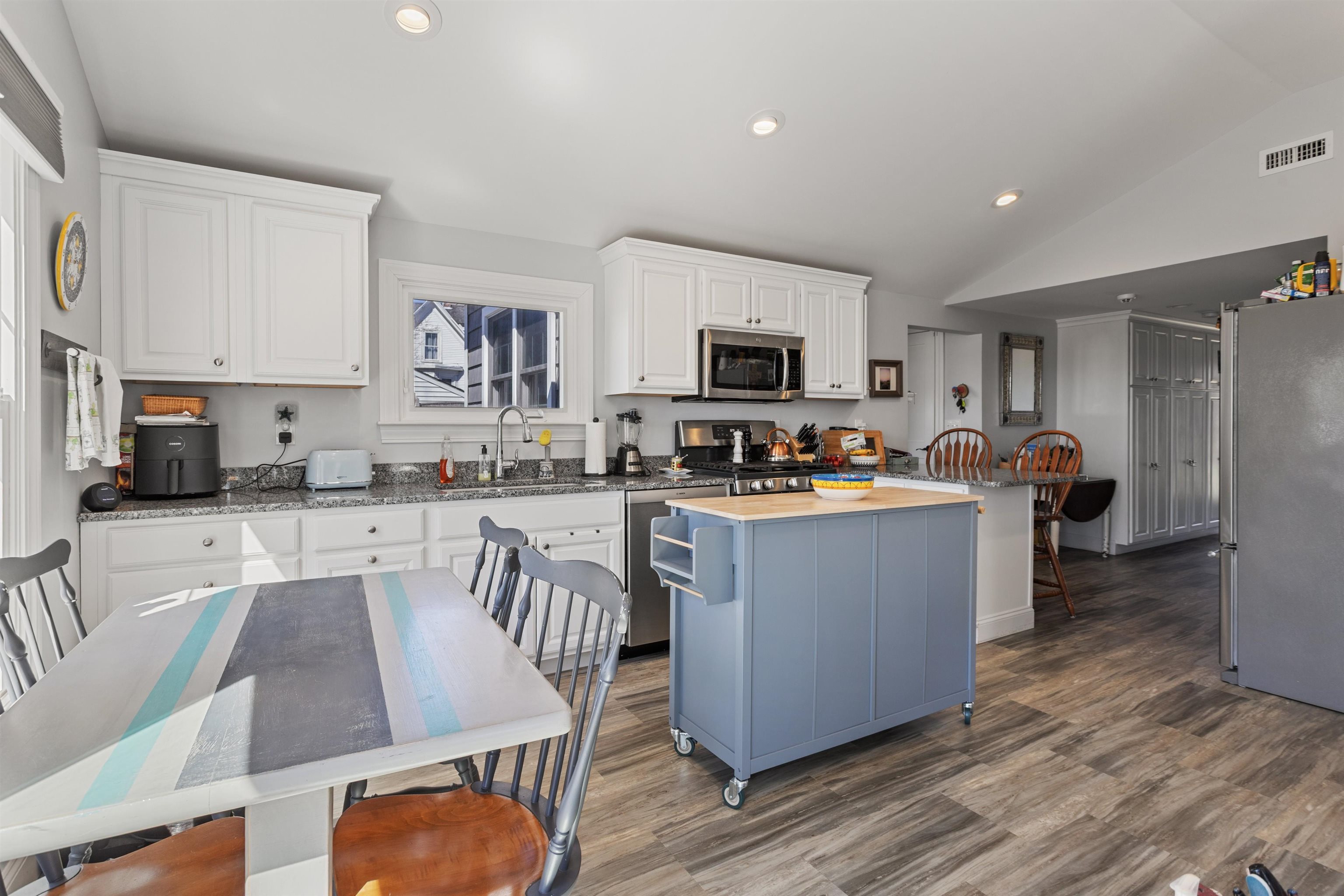 523 Winnacunnet Rd, Hampton, NH 03842