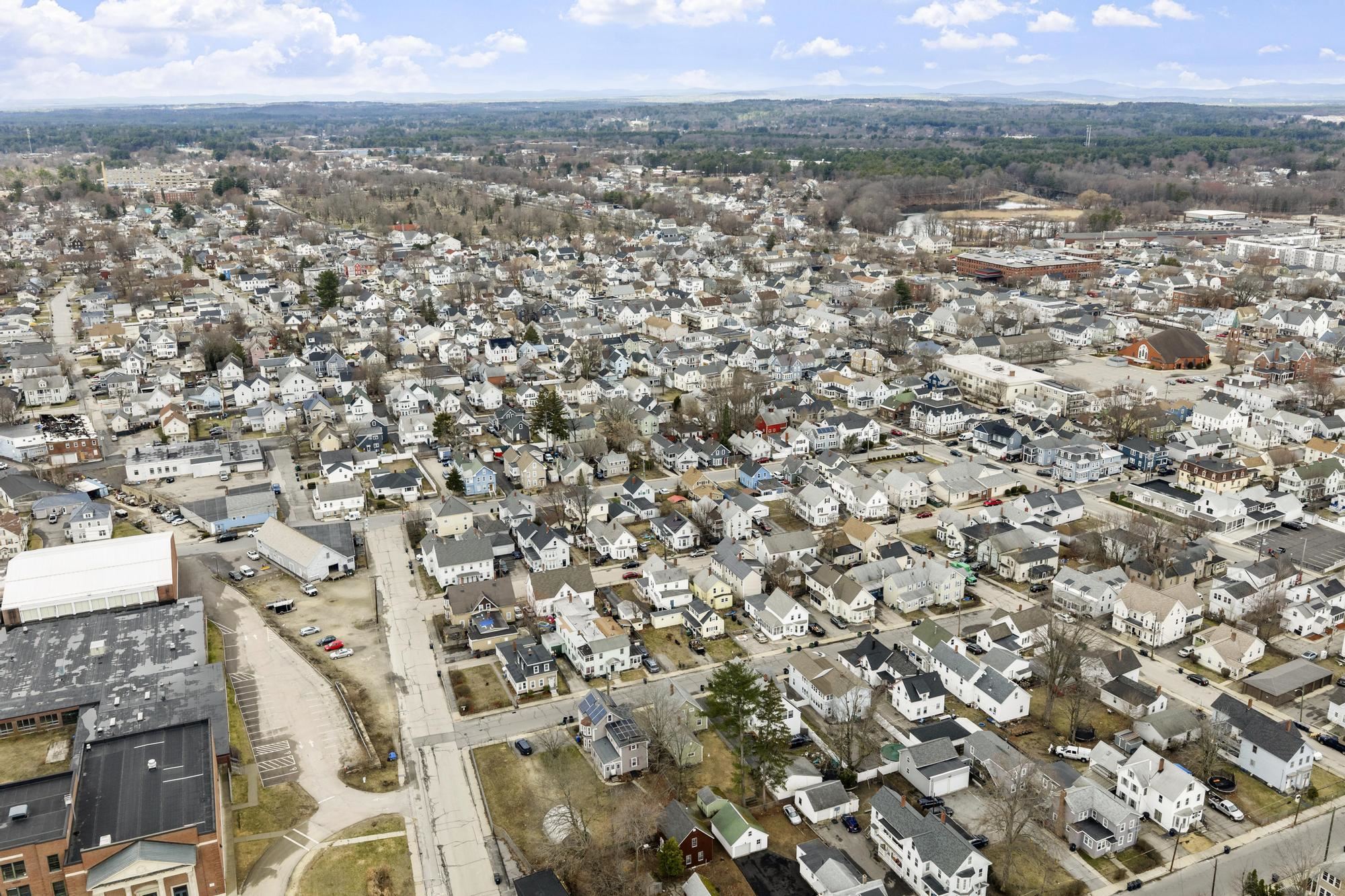 5 Middle St, Nashua, NH 03060-9998