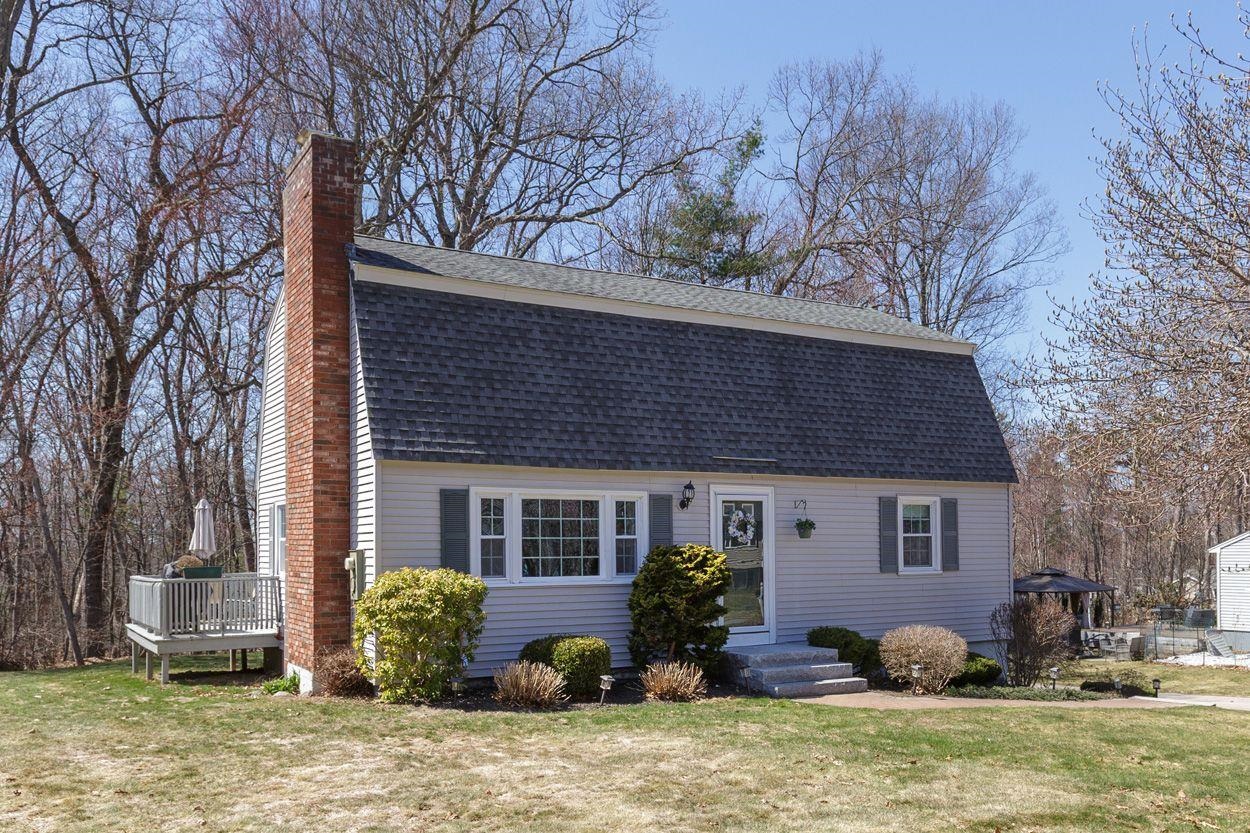 27 Bedard Ave, Derry, NH 03038