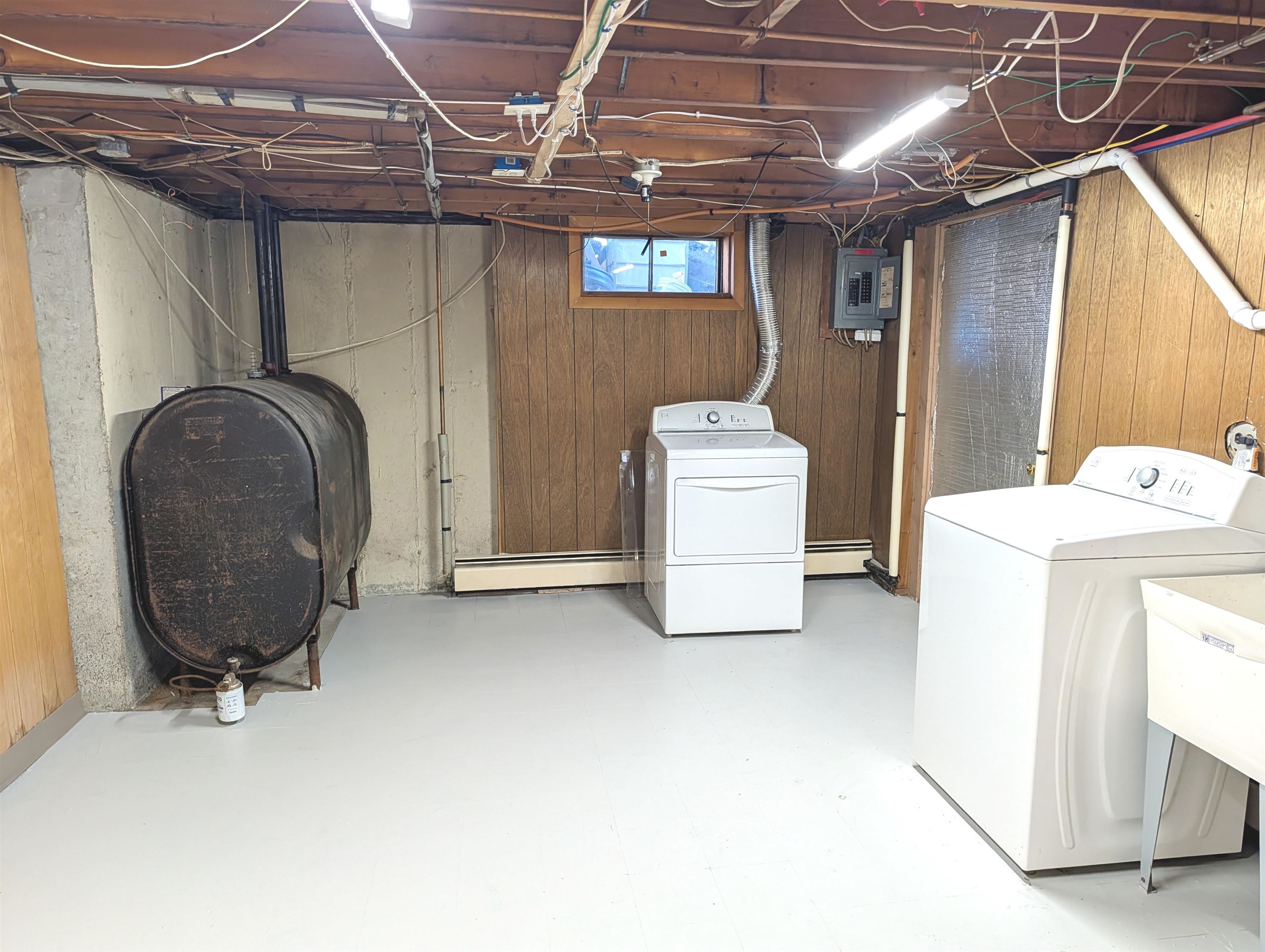 12 Fernand St, Manchester, NH 03103