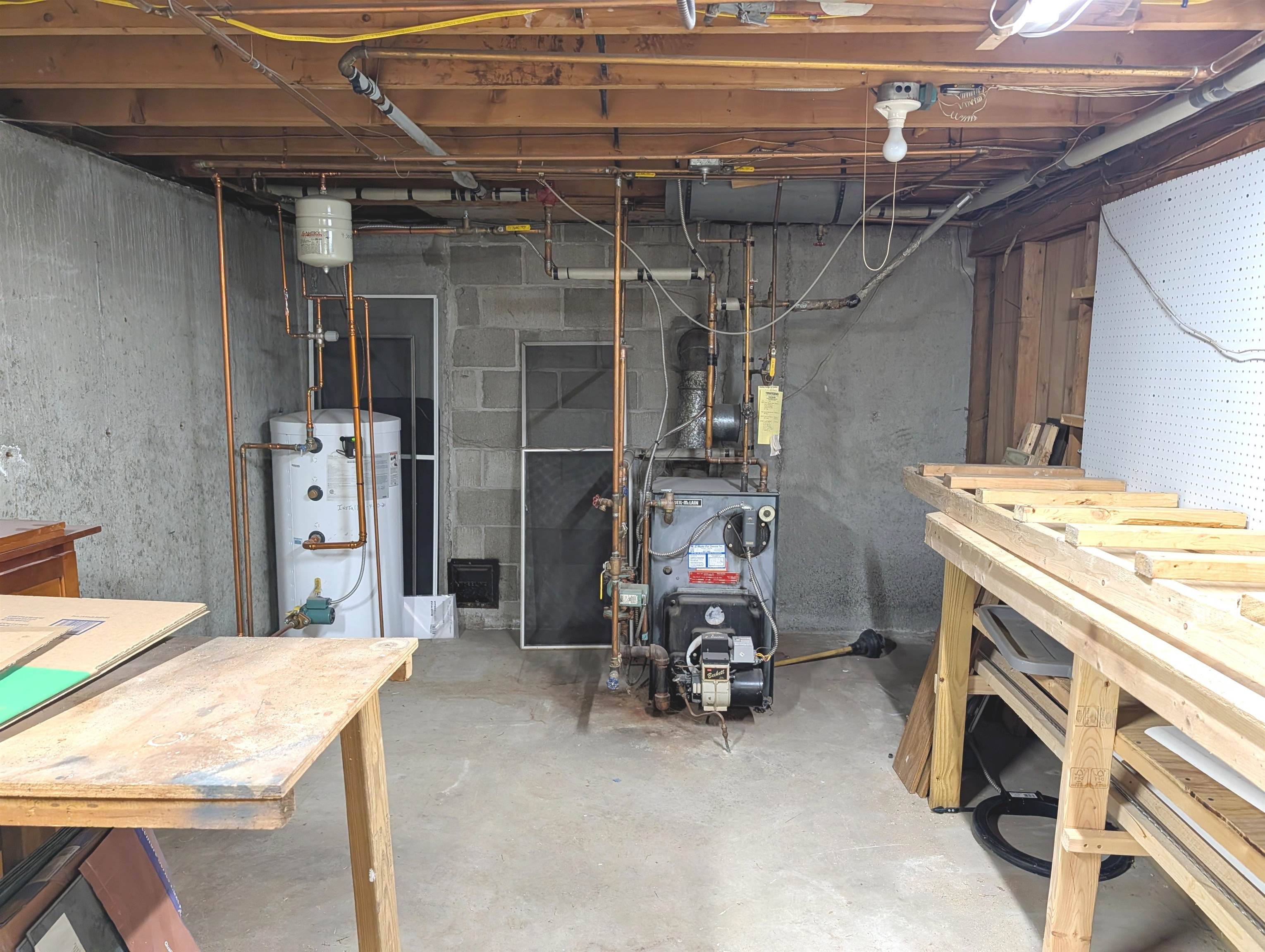 12 Fernand St, Manchester, NH 03103