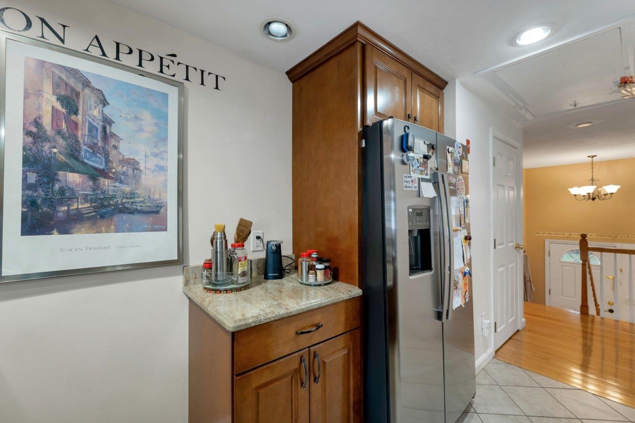 14 N Salem Rd #A, Hampstead, NH 03841