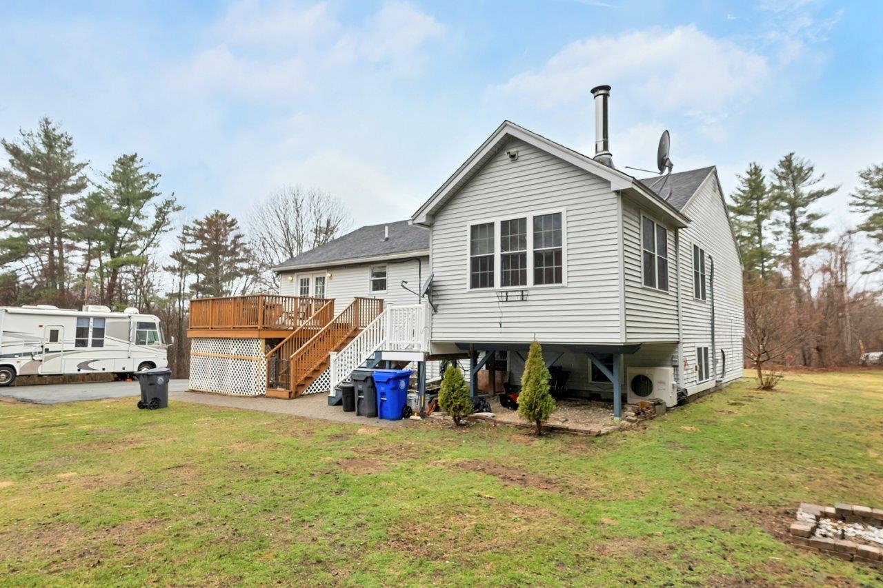 14 N Salem Rd, Hampstead, NH 03841