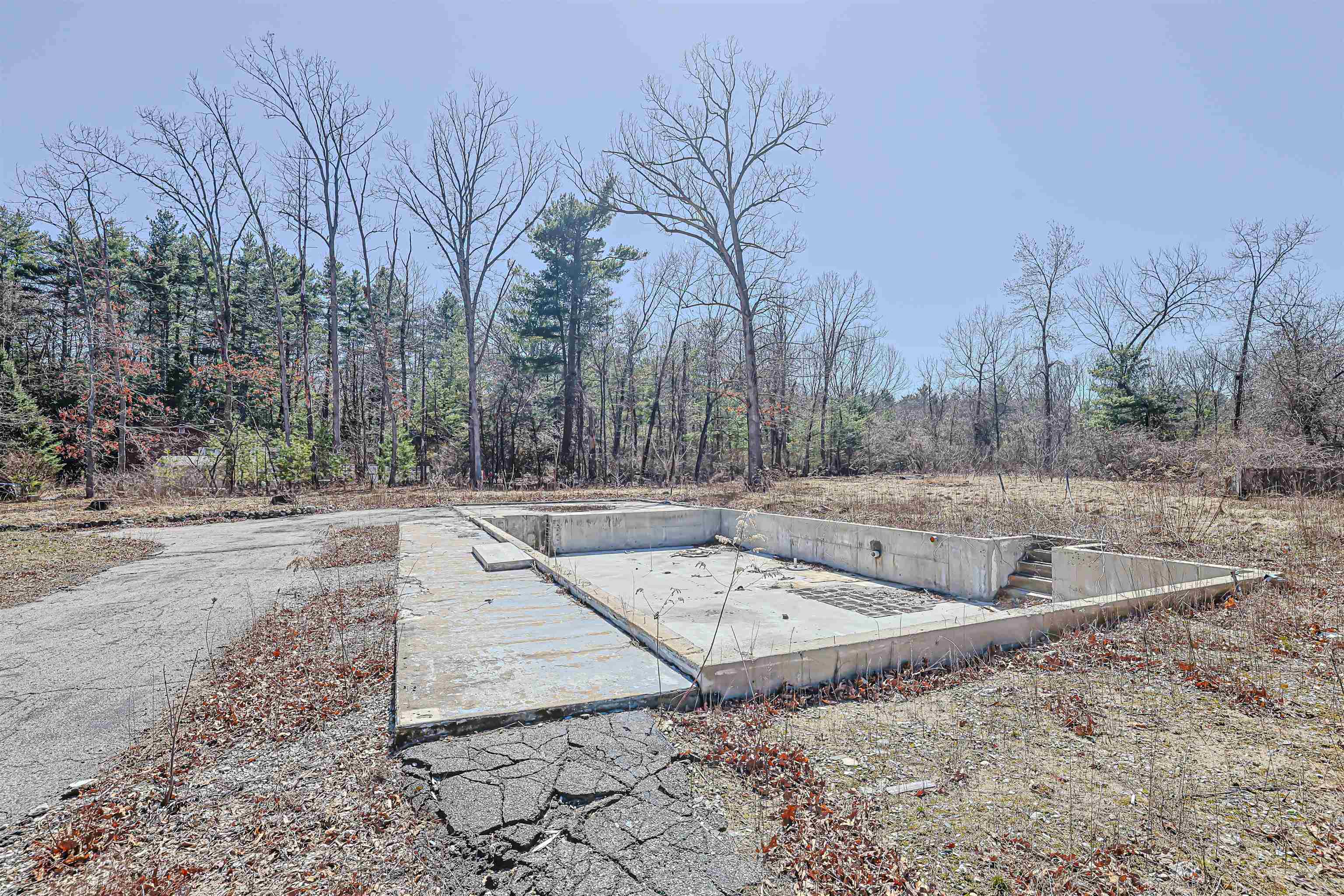 12 Winter Cir, Litchfield, NH 03052