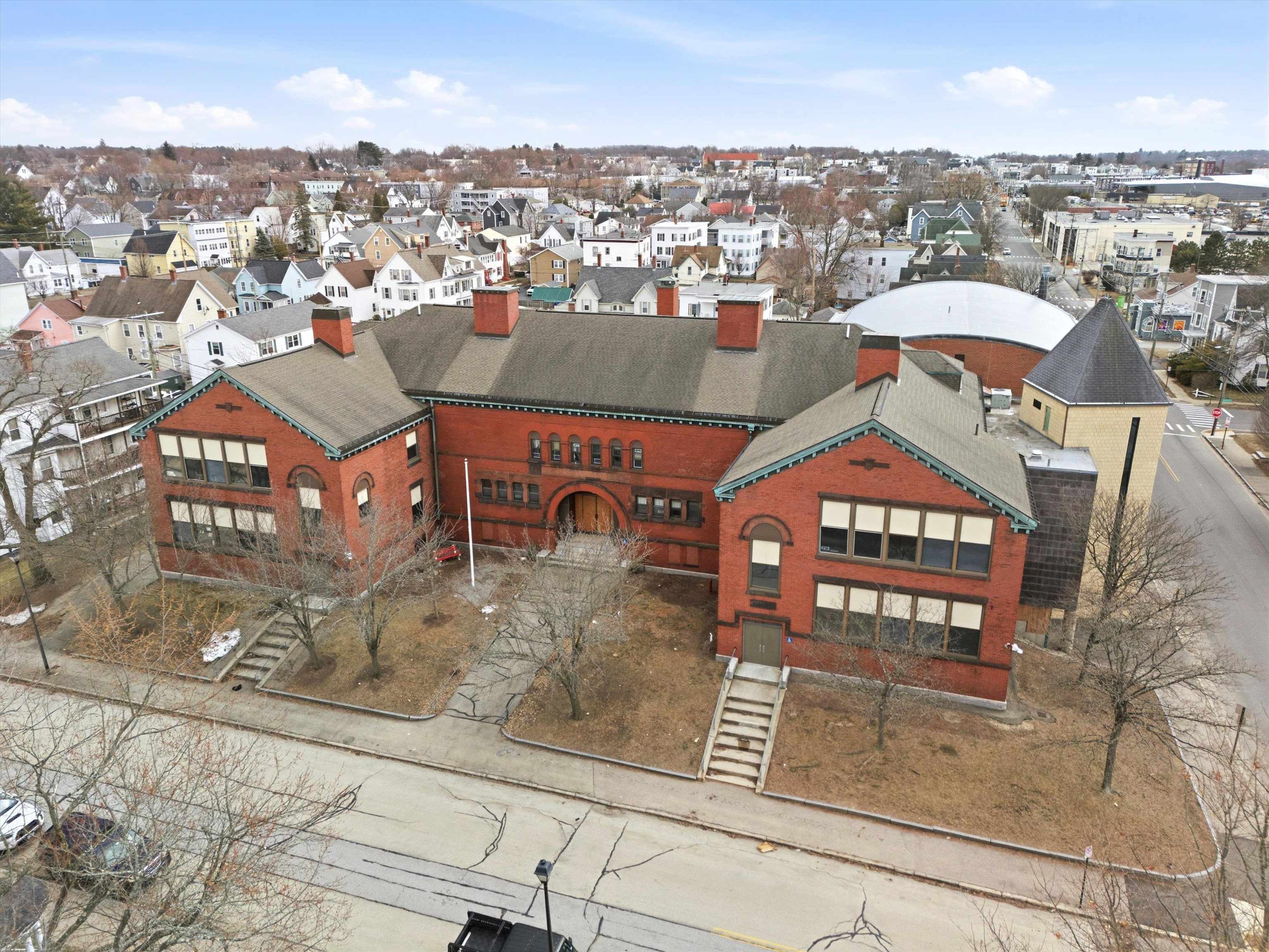 555 Cedar St, Manchester, NH 03103