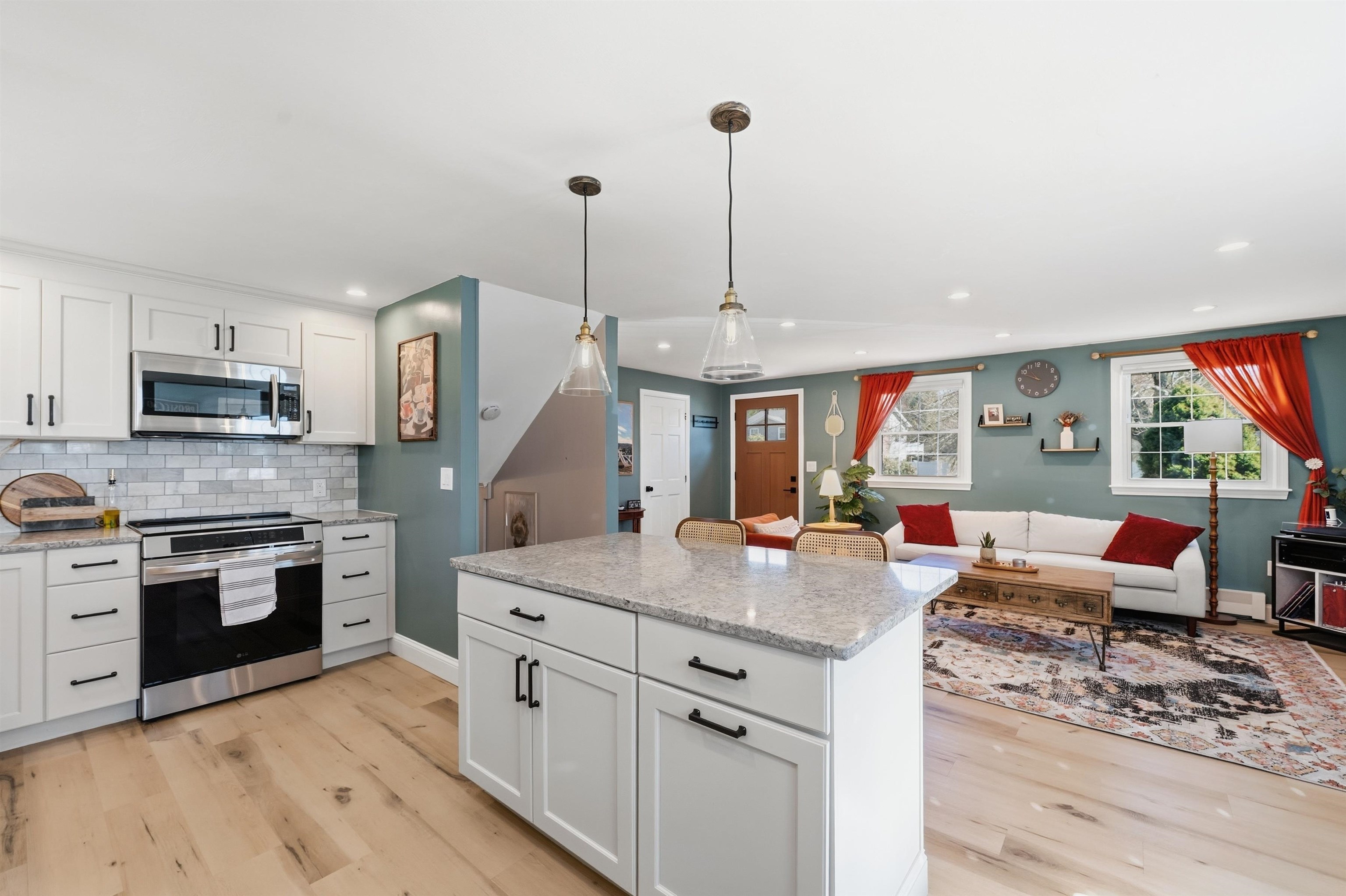 15 Clay St, Merrimack, NH 03054