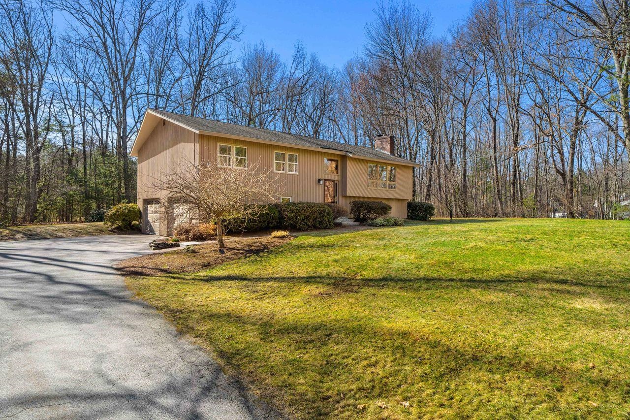 Photo of 11 Mulberry Lane Bedford NH 03110